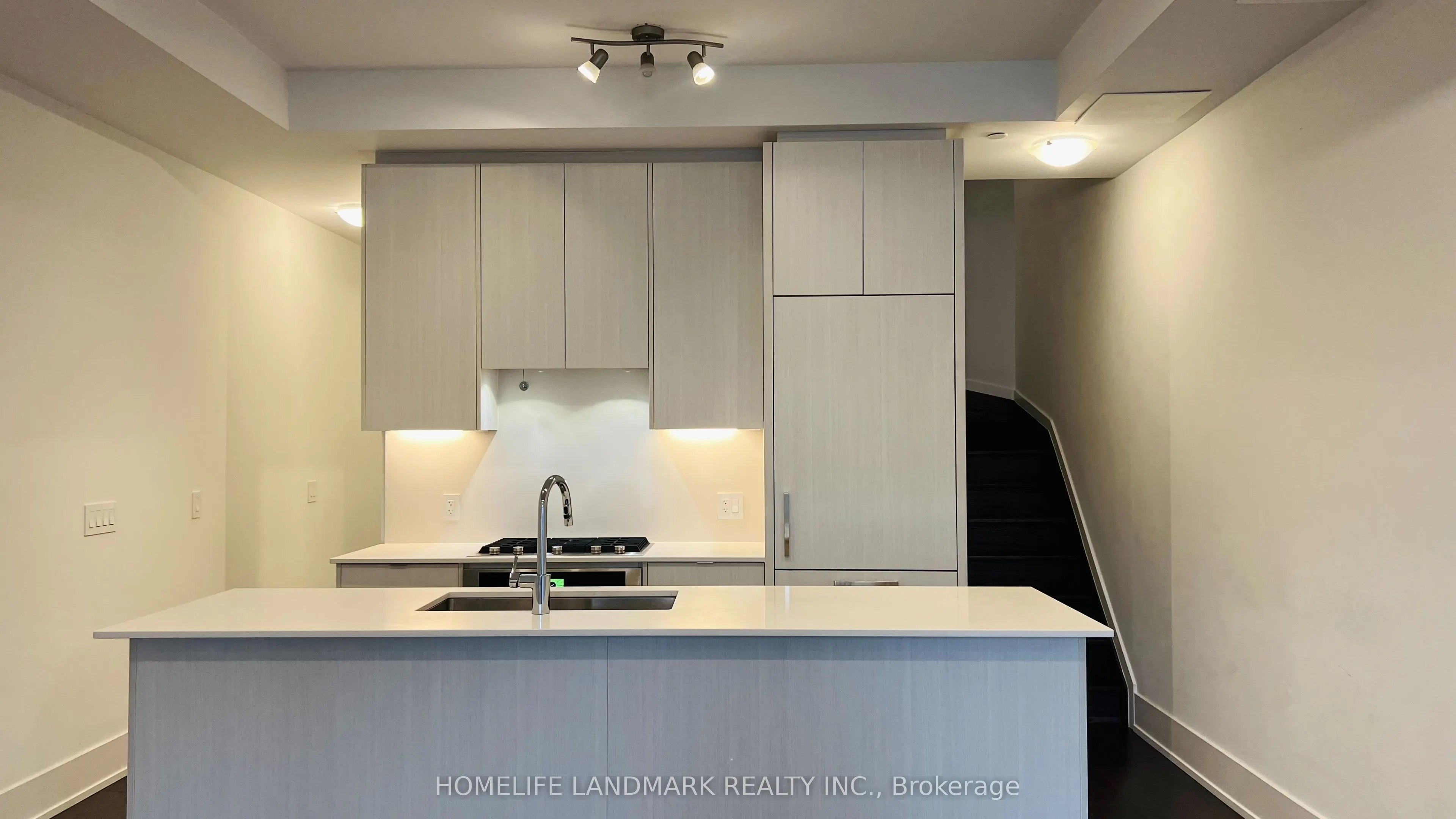 270 Davenport Road, #th #17