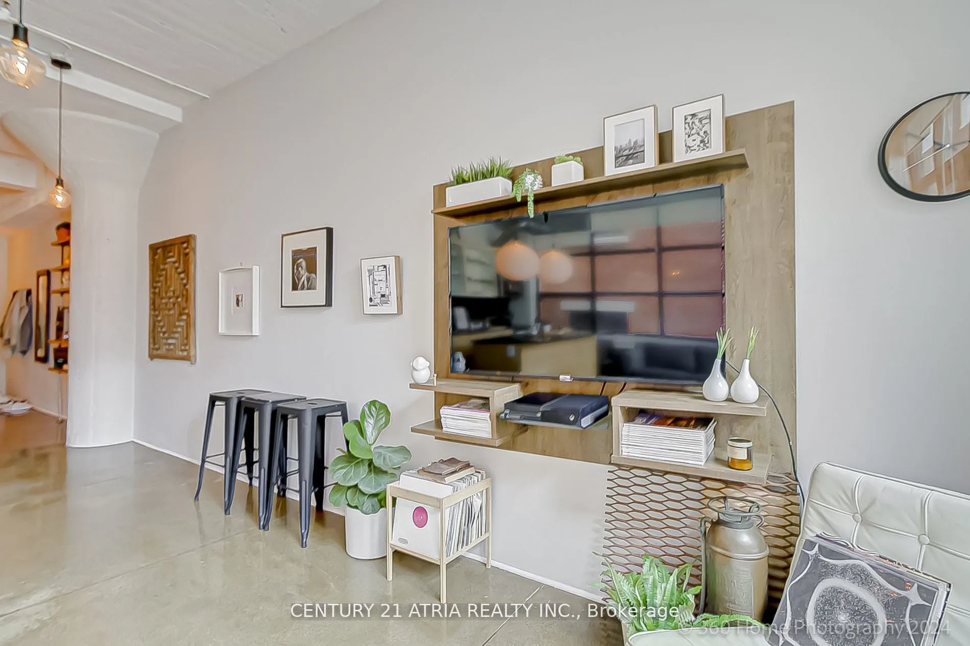 383 Adelaide Street, #313