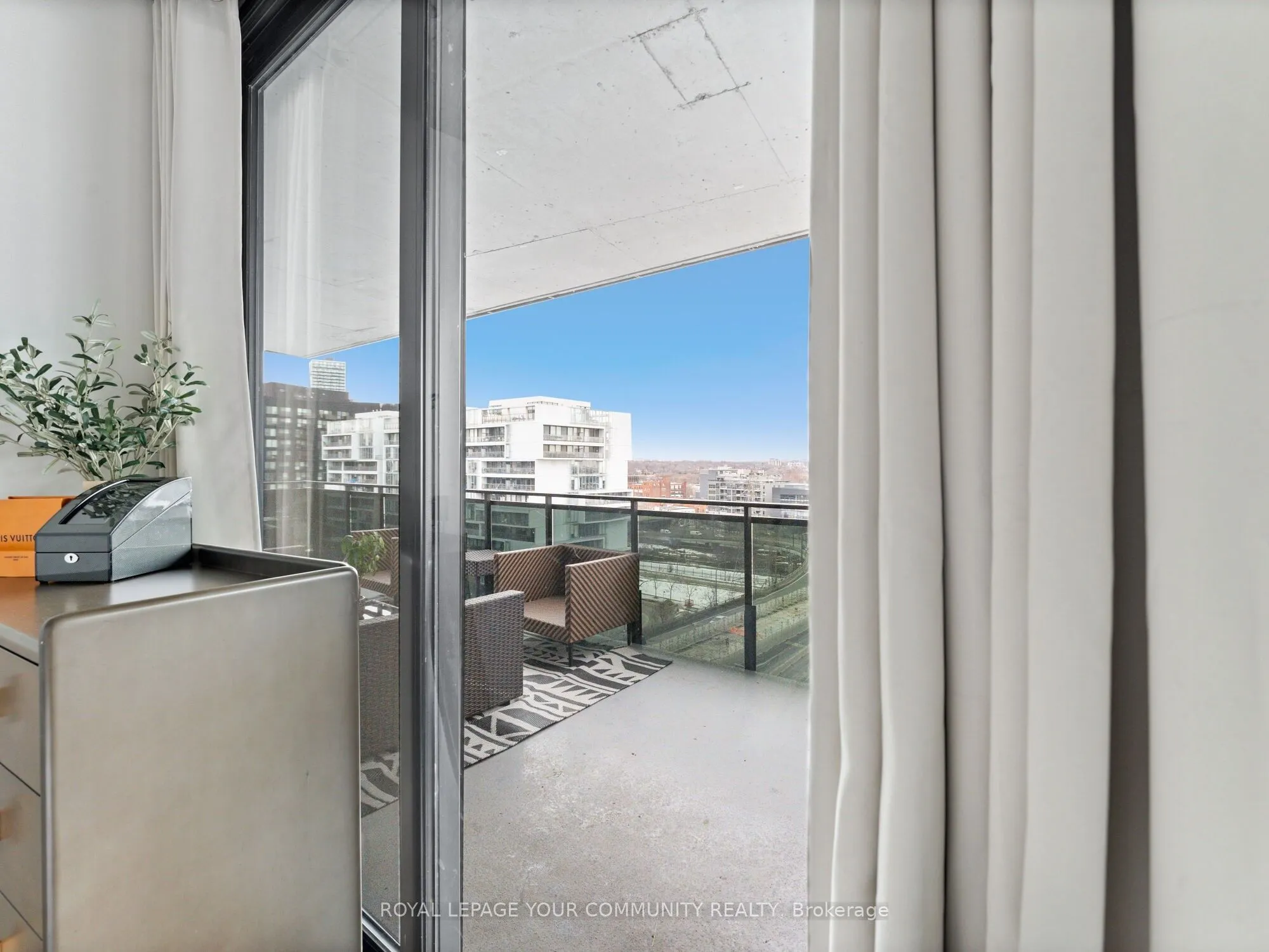 21 Lawren Harris Square, #1108