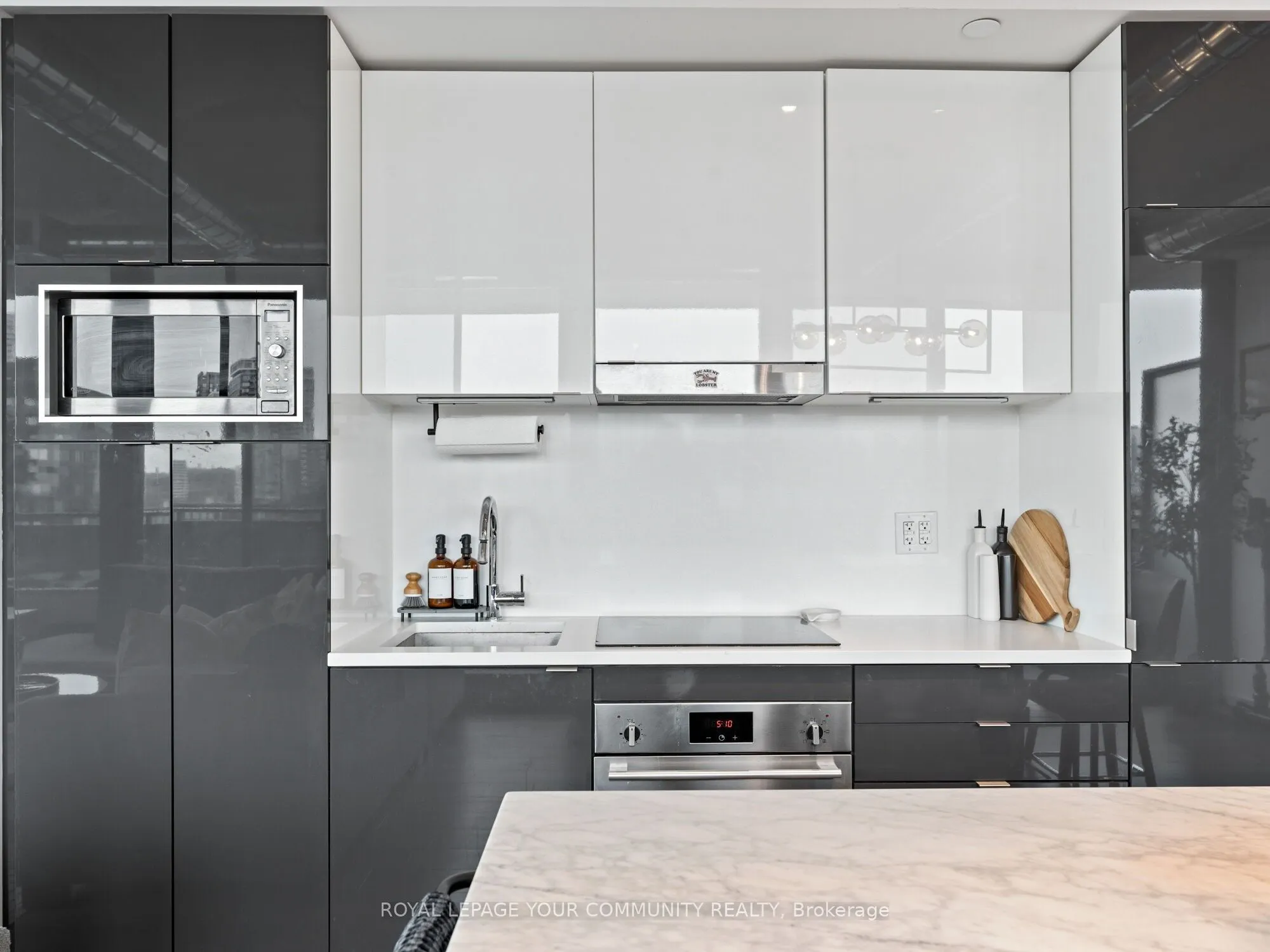 21 Lawren Harris Square, #1108