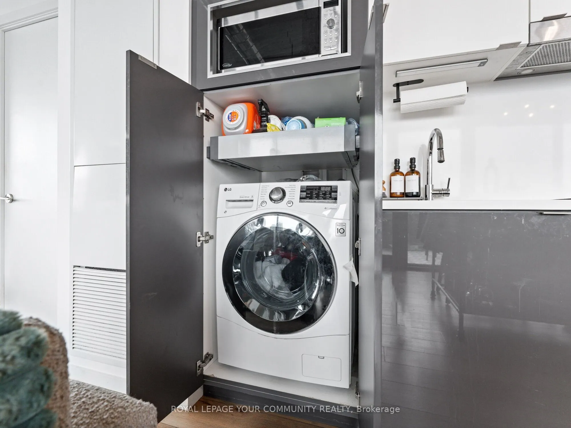 21 Lawren Harris Square, #1108