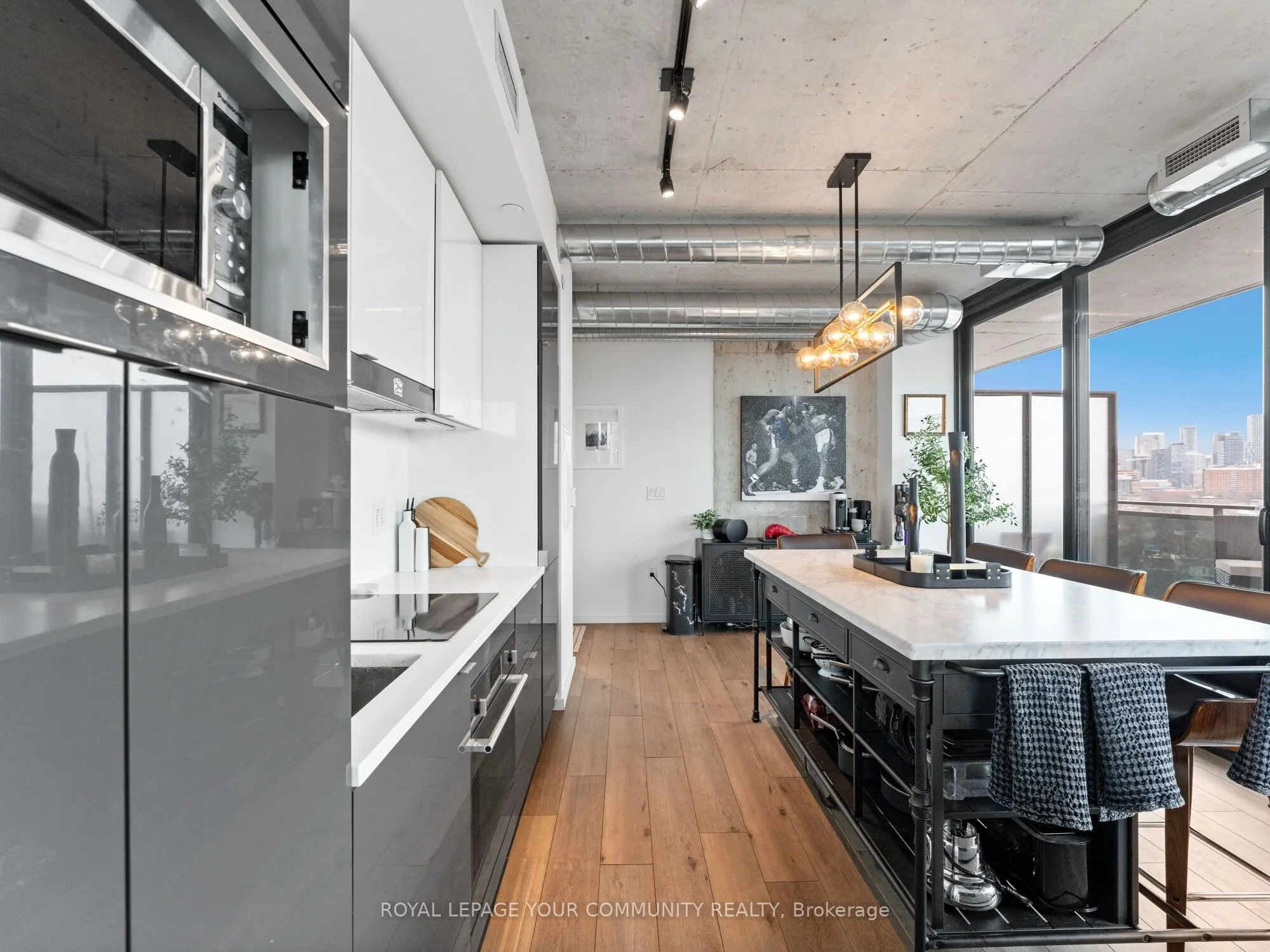 21 Lawren Harris Square, #1108