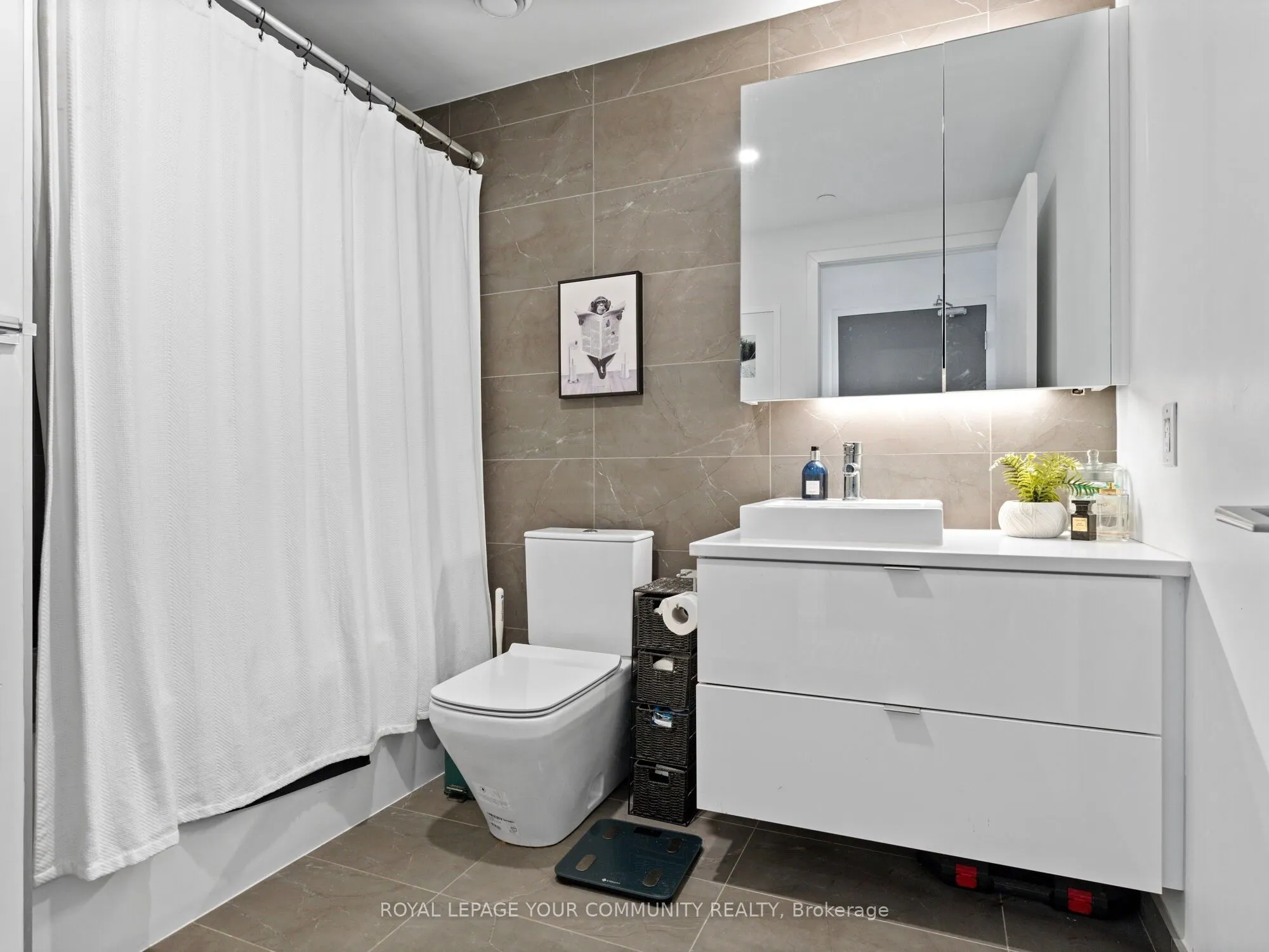 21 Lawren Harris Square, #1108