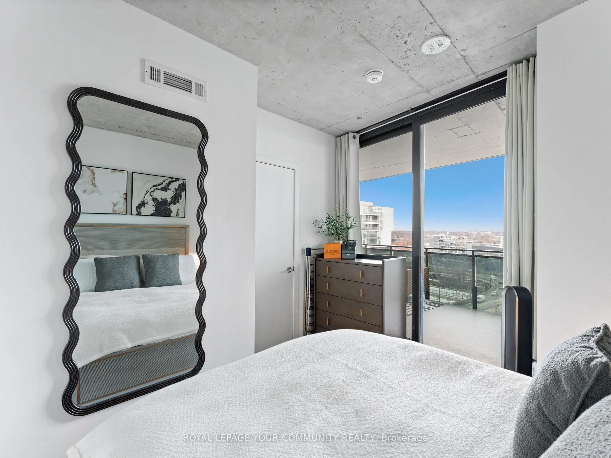 21 Lawren Harris Square, #1108