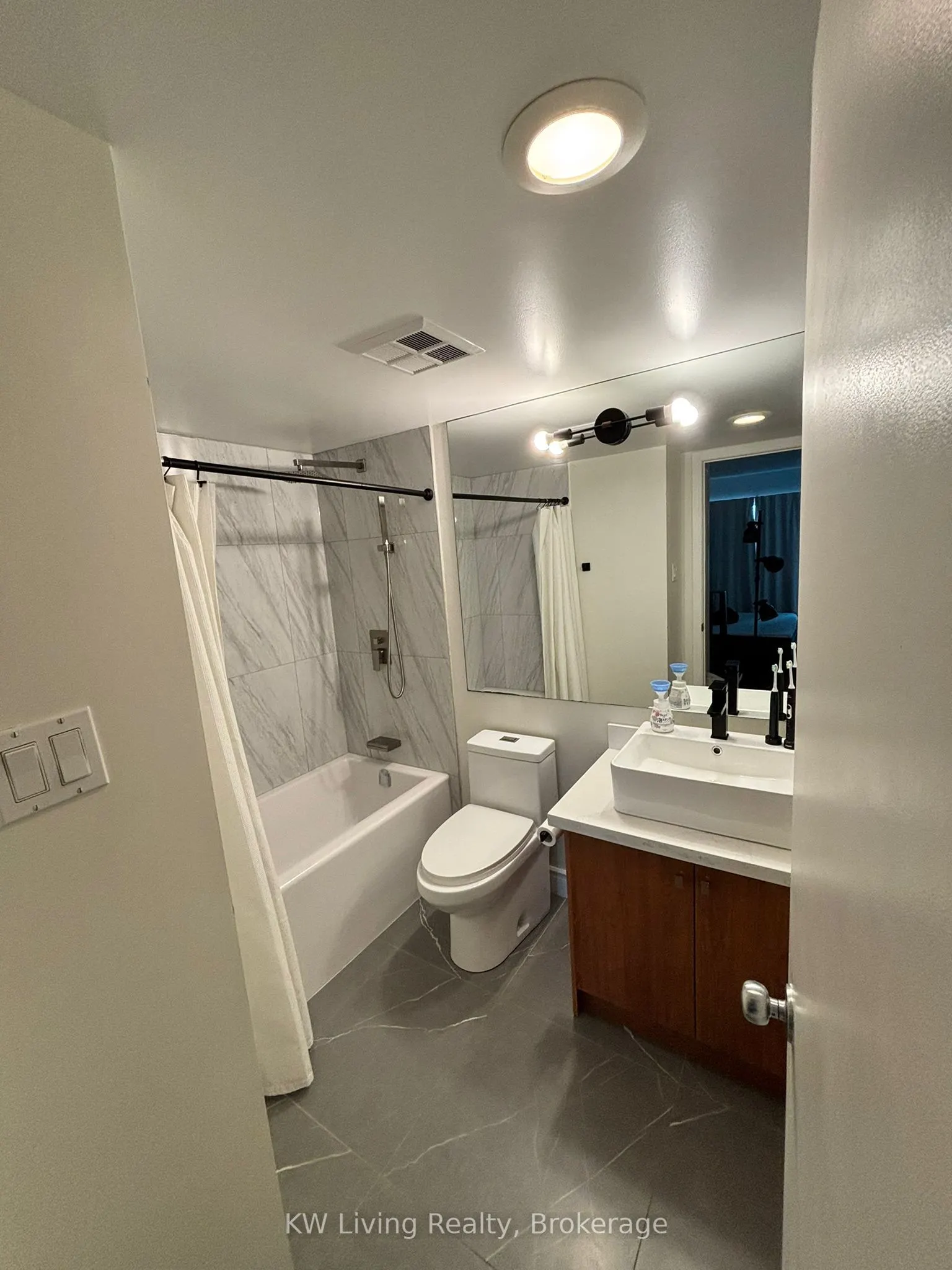 600 Queens Quay W, #920