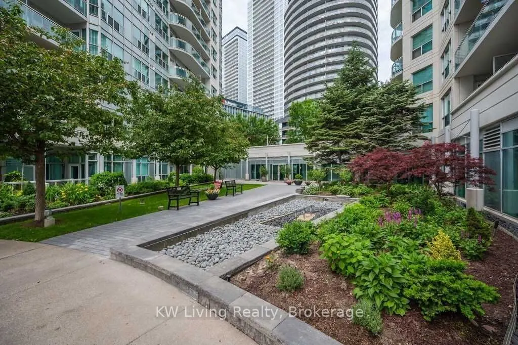 600 Queens Quay W, #920