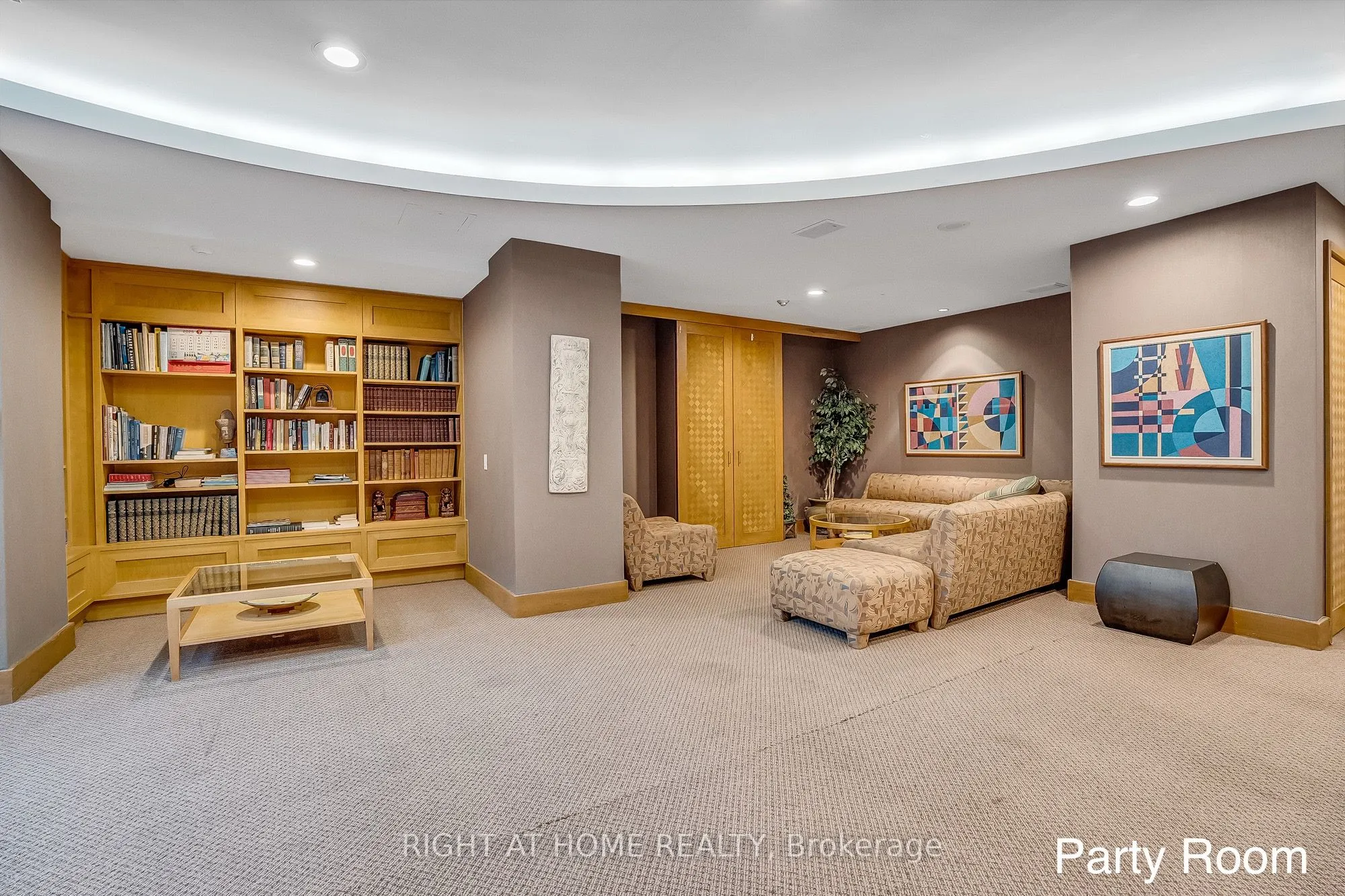 152 St Patrick Street, #1601