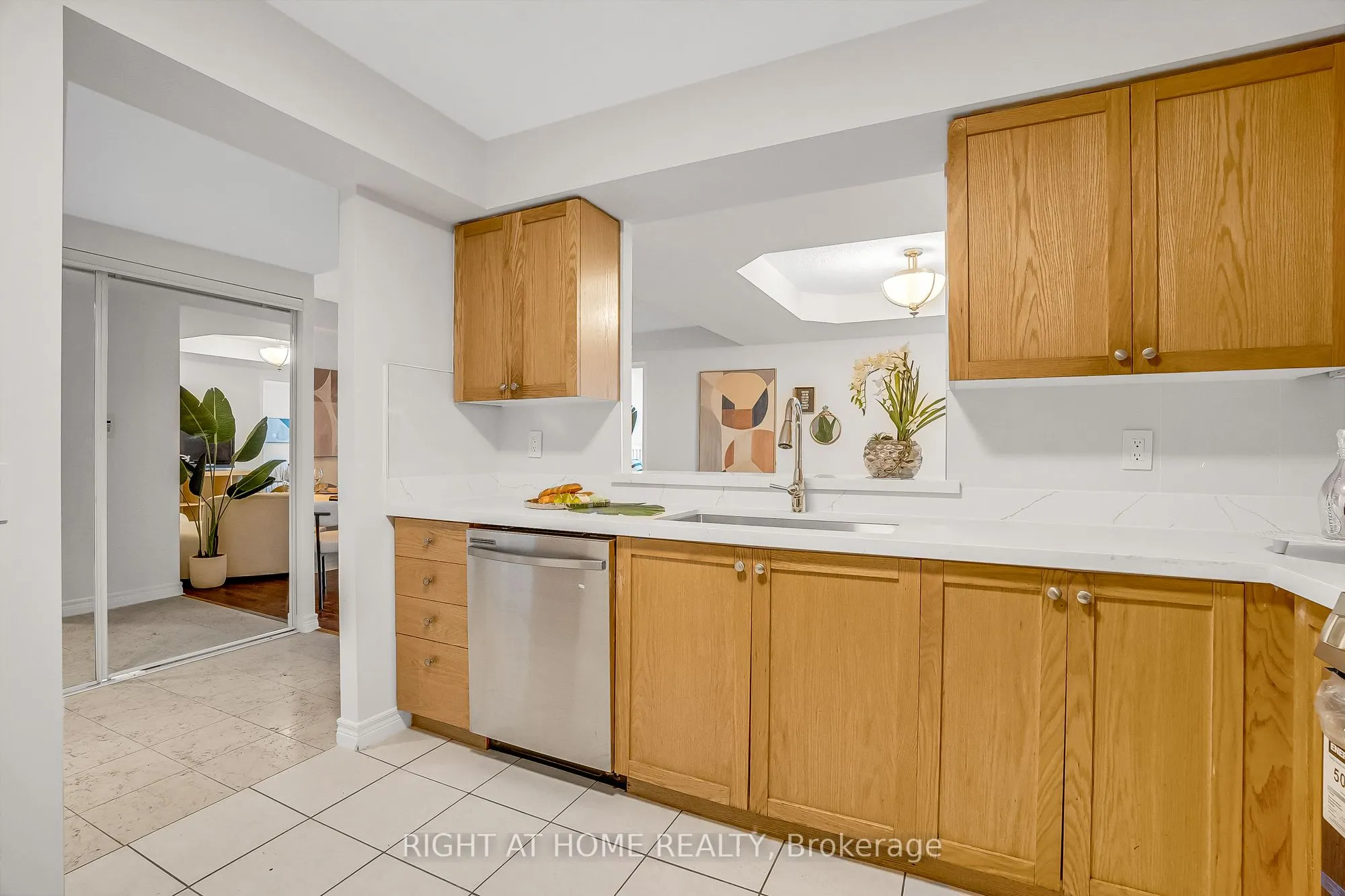 152 St Patrick Street, #1601