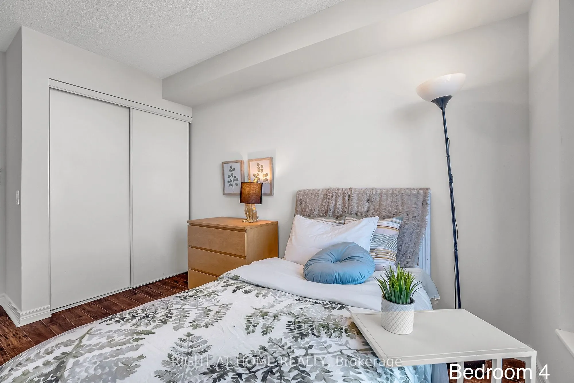 152 St Patrick Street, #1601