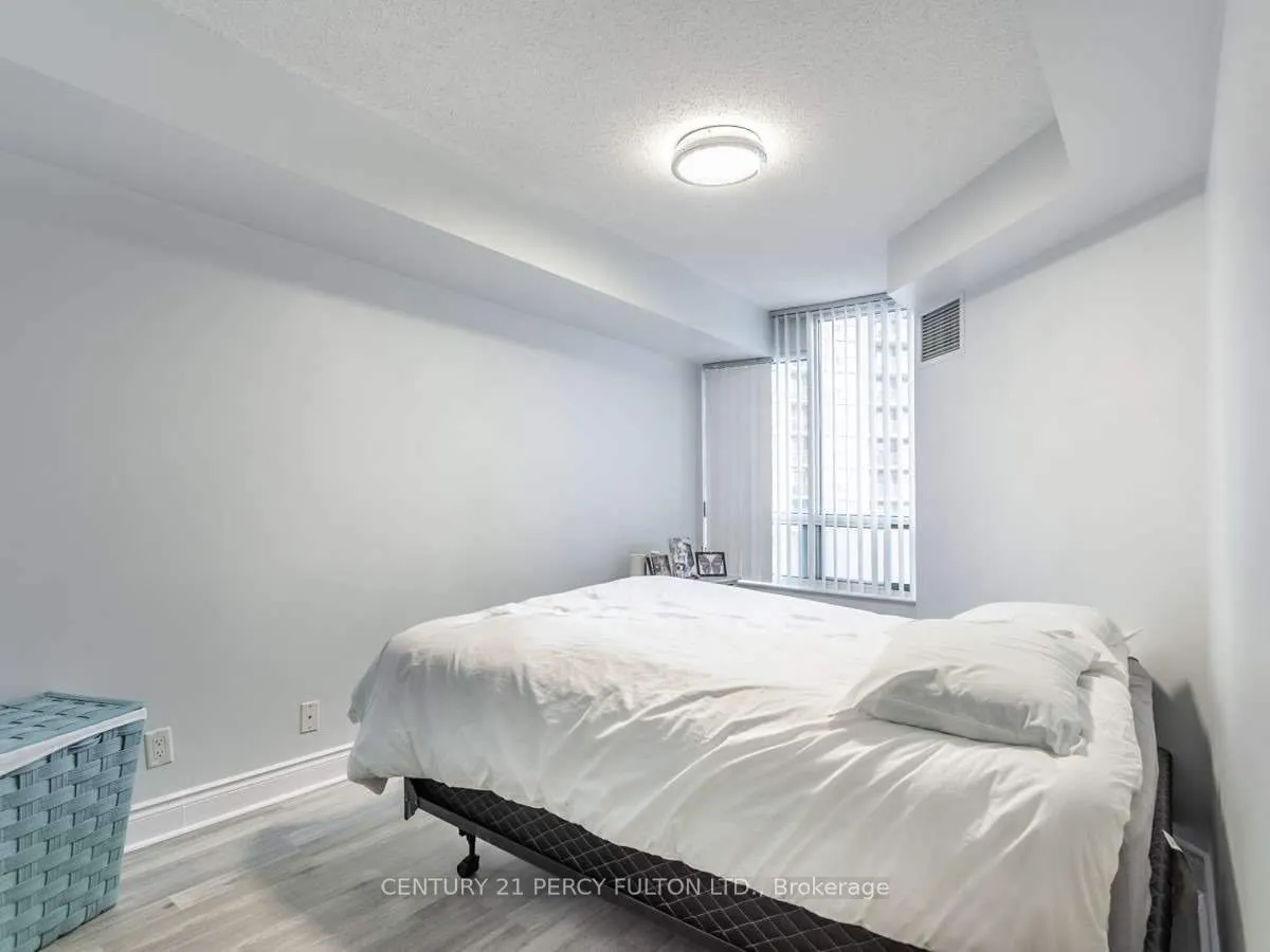 78 Harrison Garden Boulevard, #414