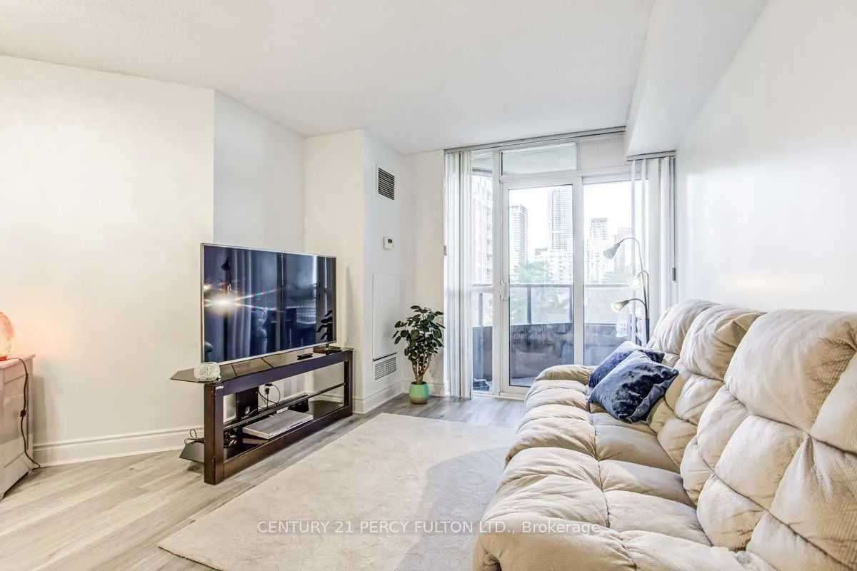 78 Harrison Garden Boulevard, #414