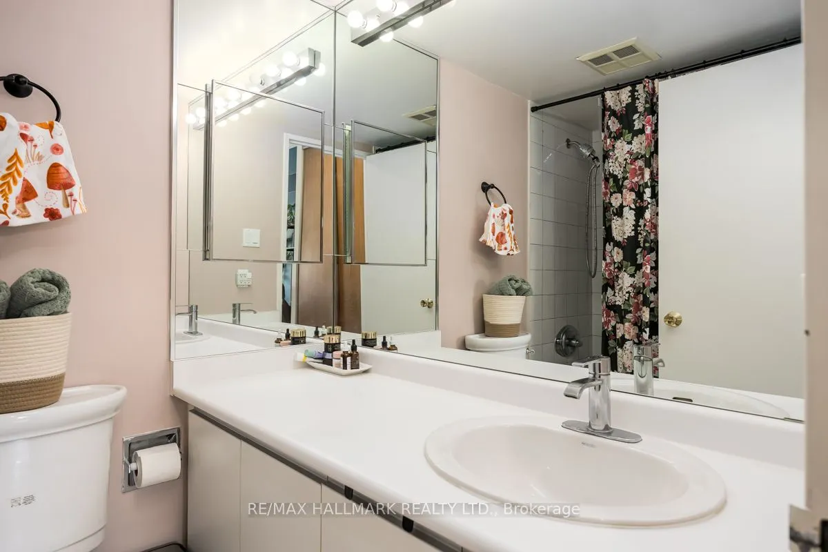 1101 Steeles Avenue W, #207