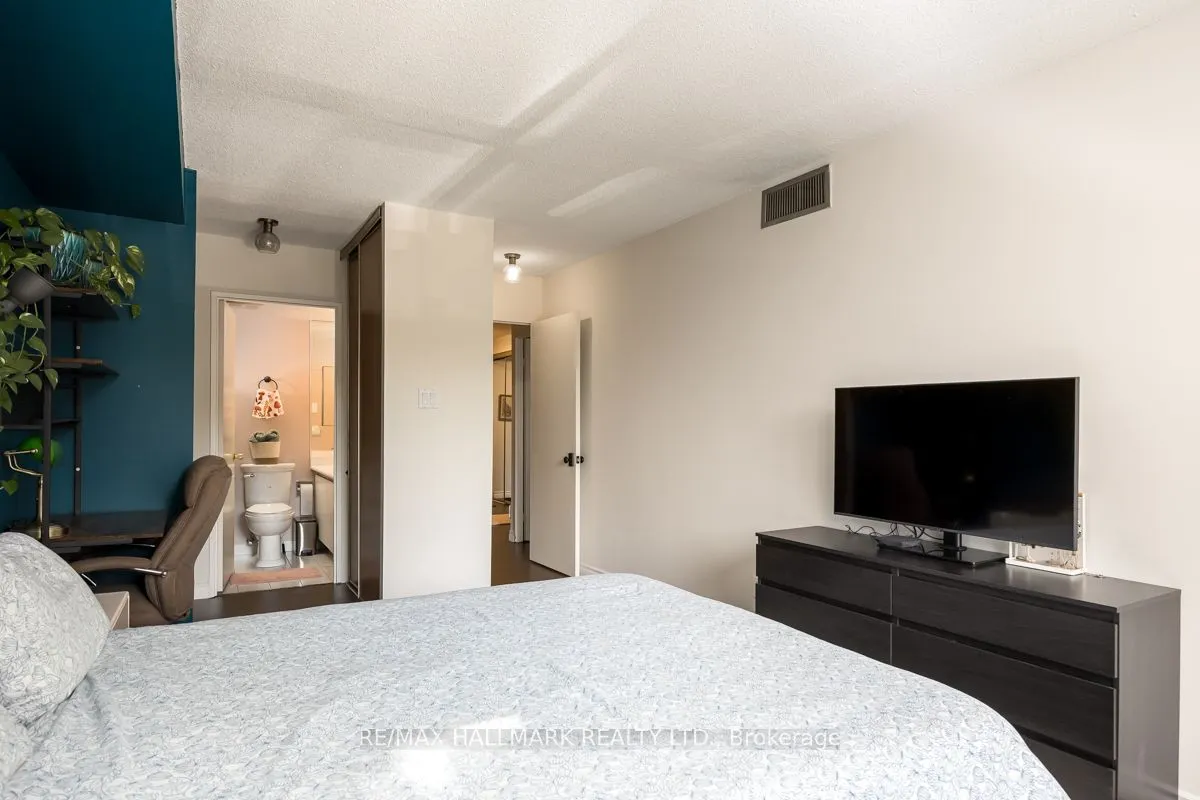 1101 Steeles Avenue W, #207