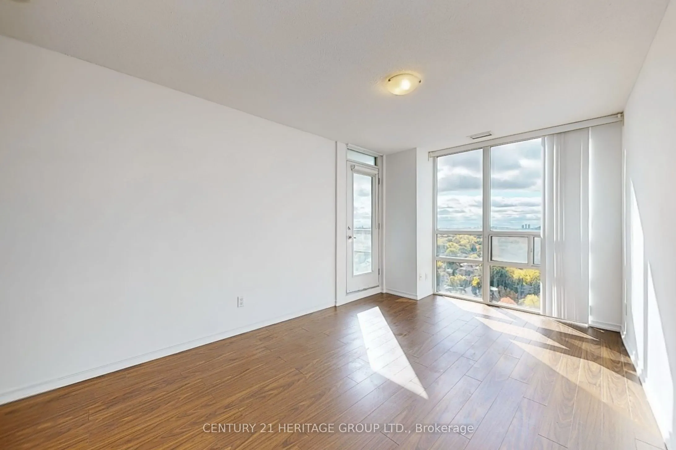 509 Beecroft Road, #2008