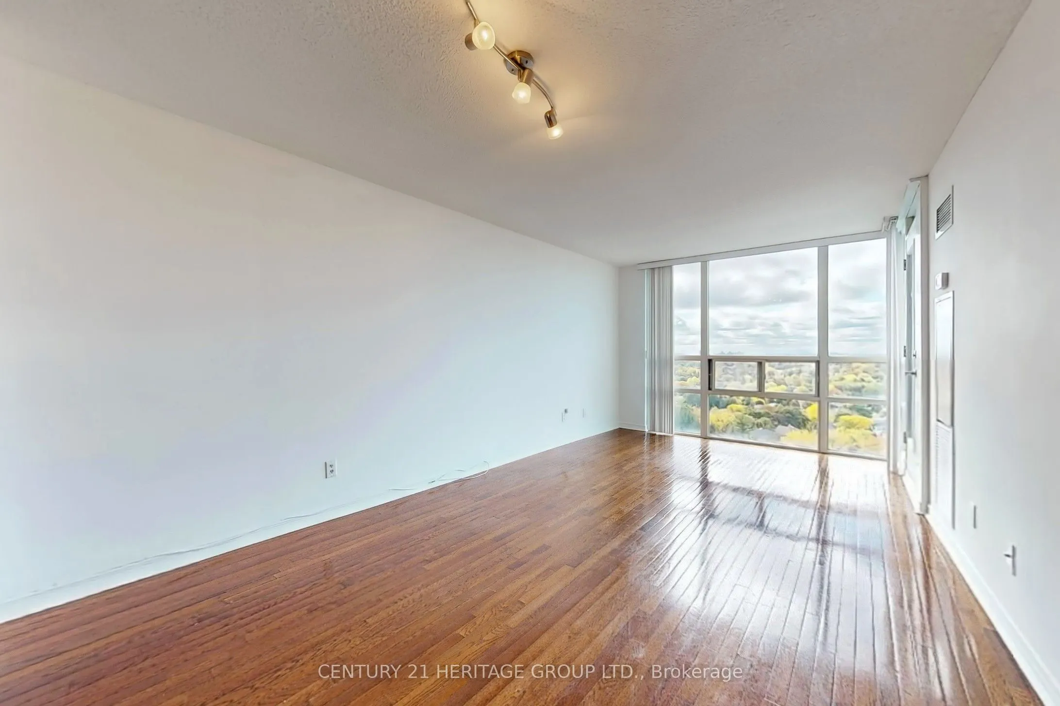 509 Beecroft Road, #2008