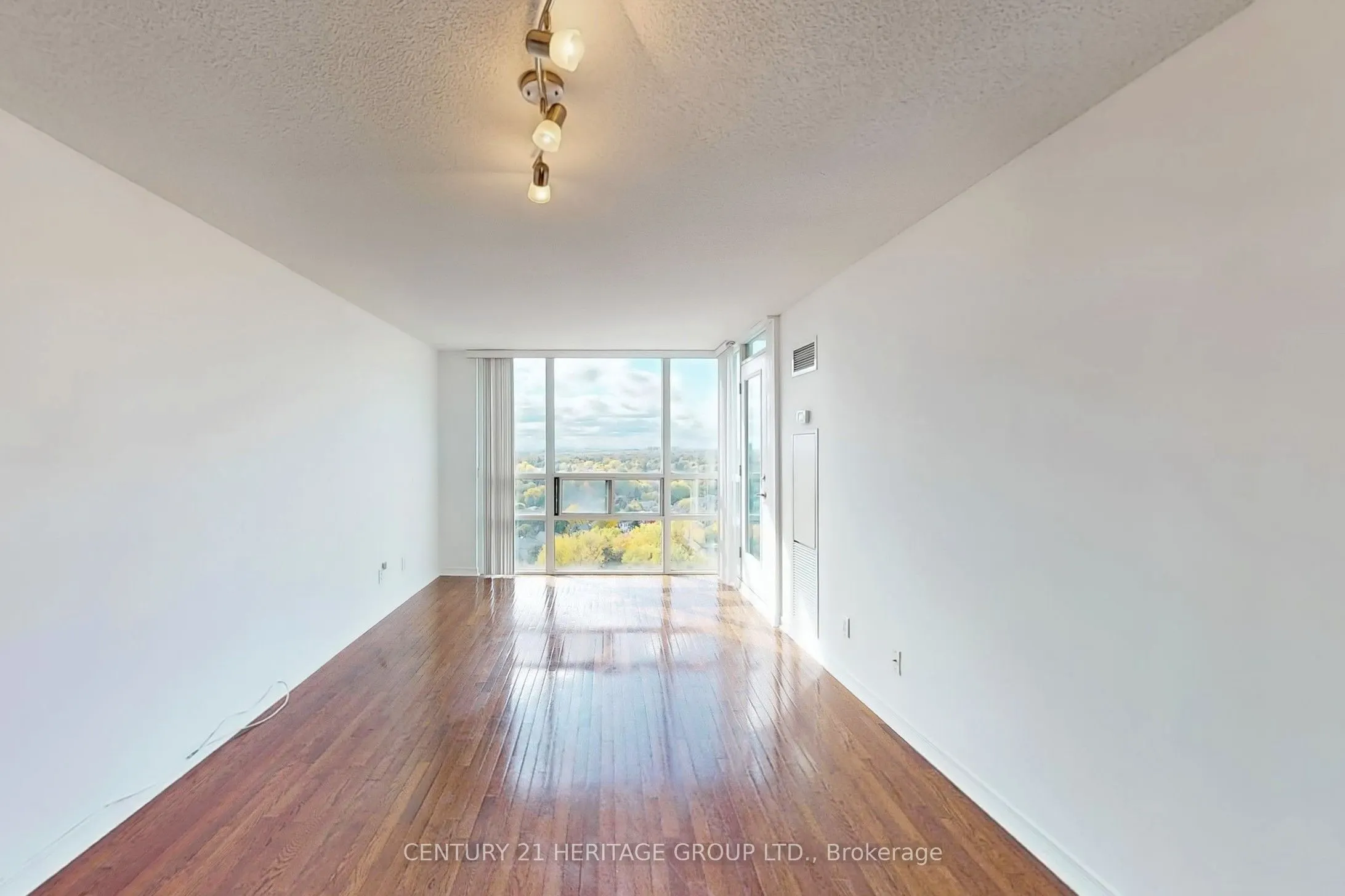 509 Beecroft Road, #2008