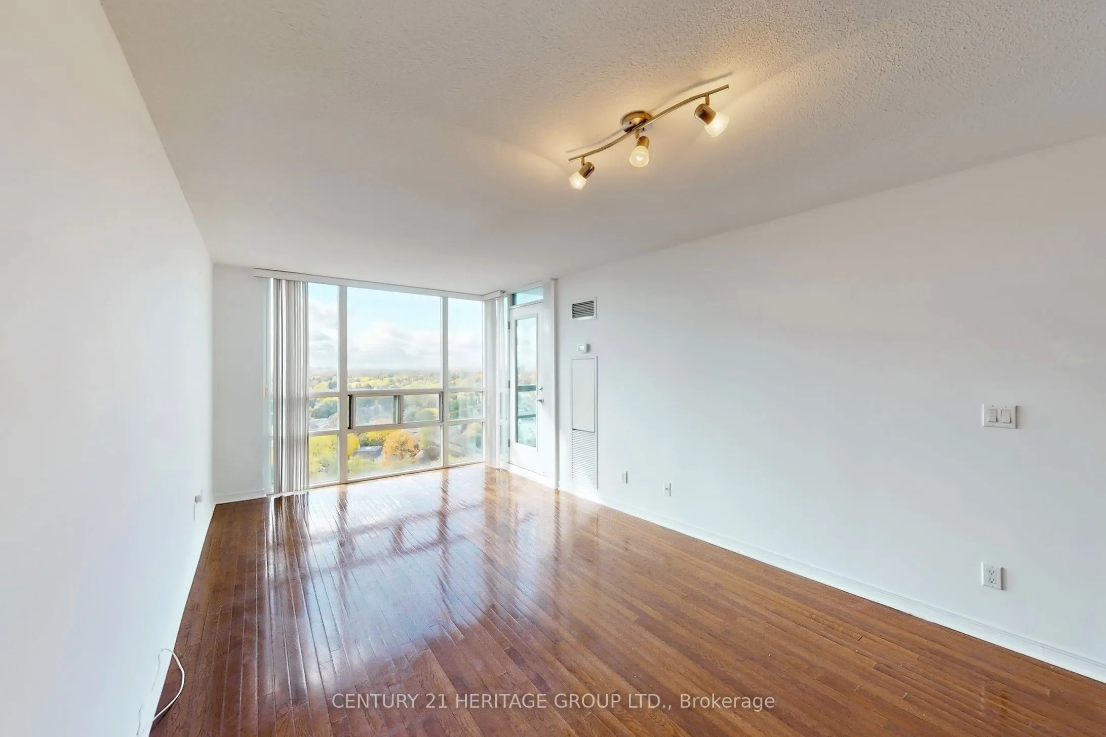 509 Beecroft Road, #2008