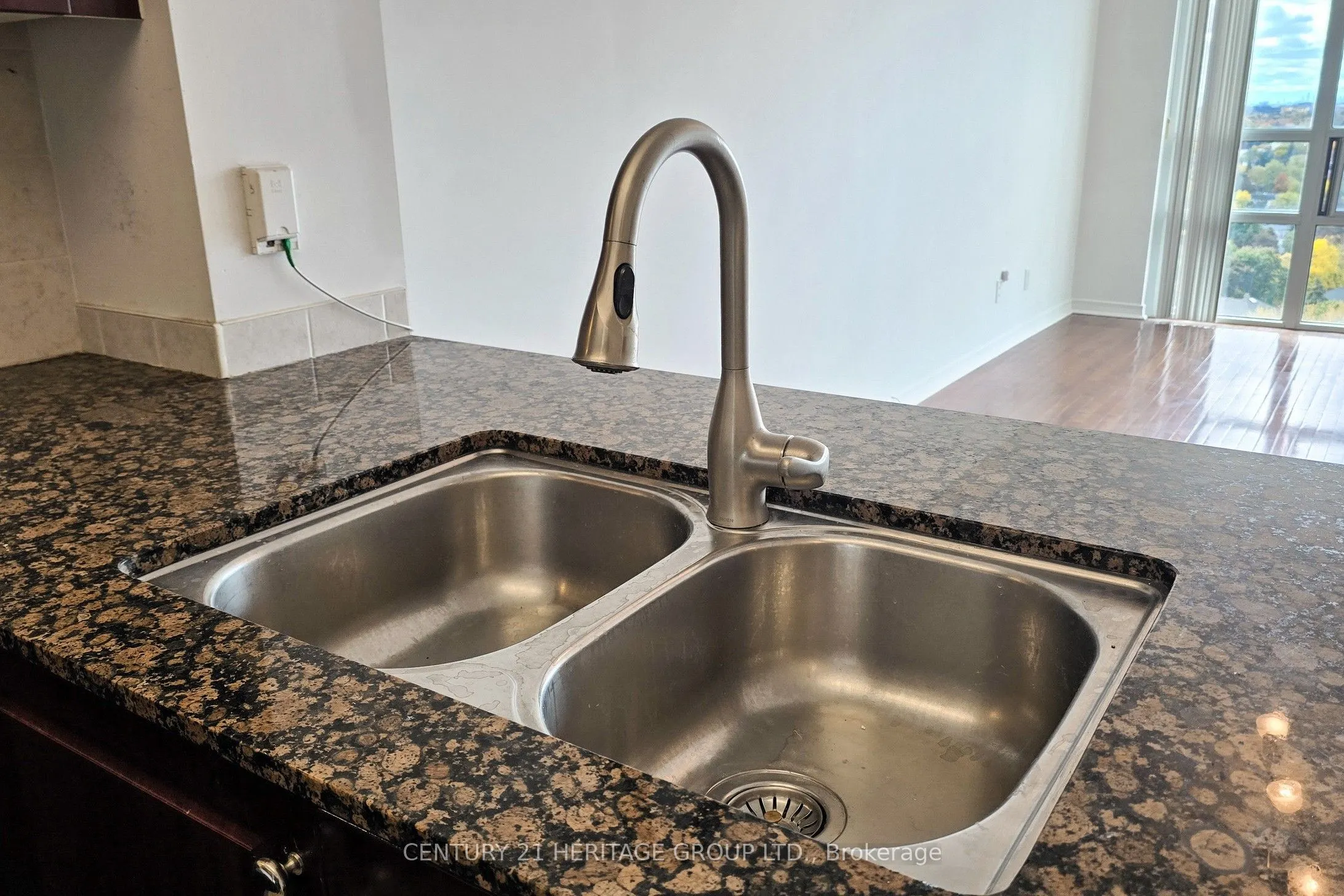 509 Beecroft Road, #2008