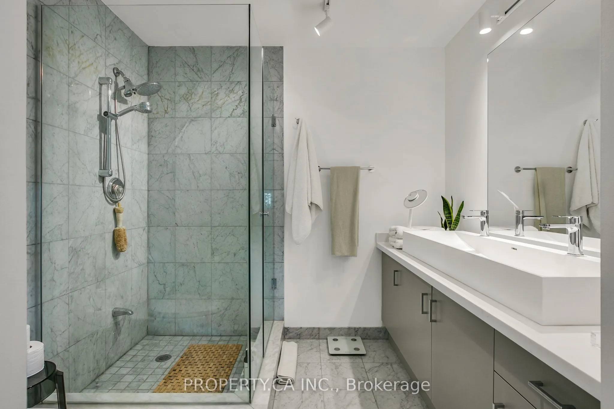 188 Eglinton Avenue E, #306