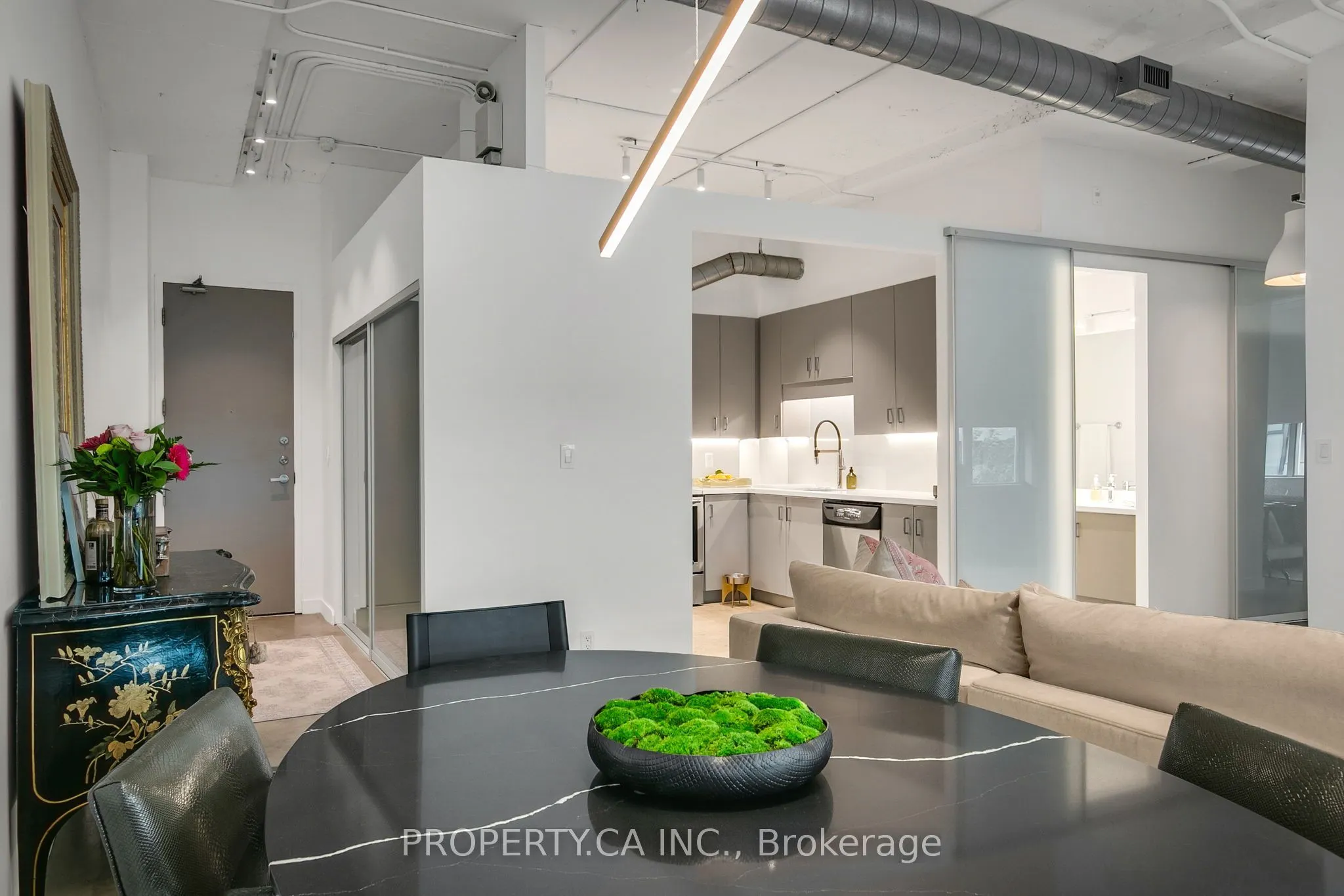 188 Eglinton Avenue E, #306