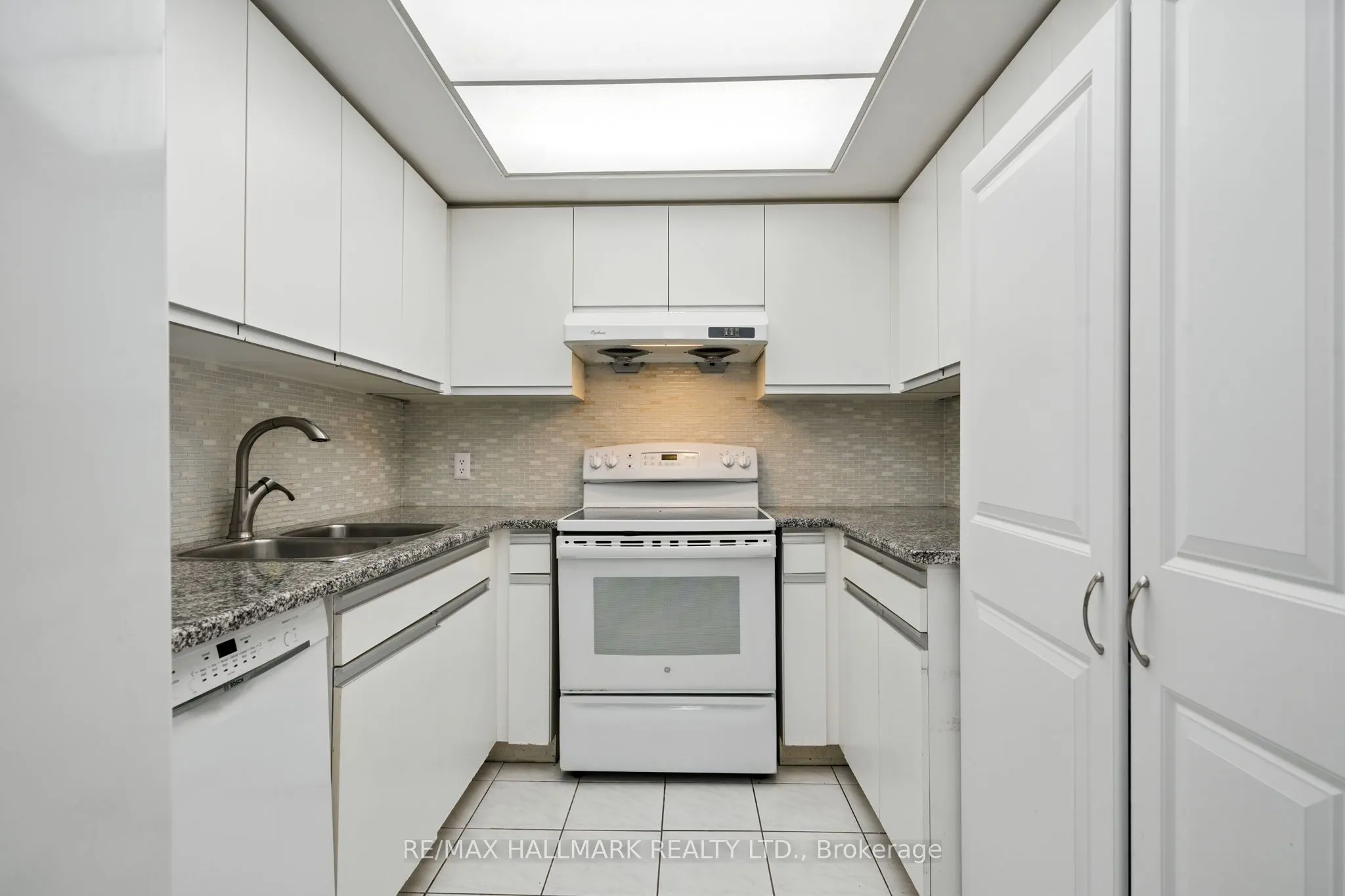 215 Wynford Drive, #2002