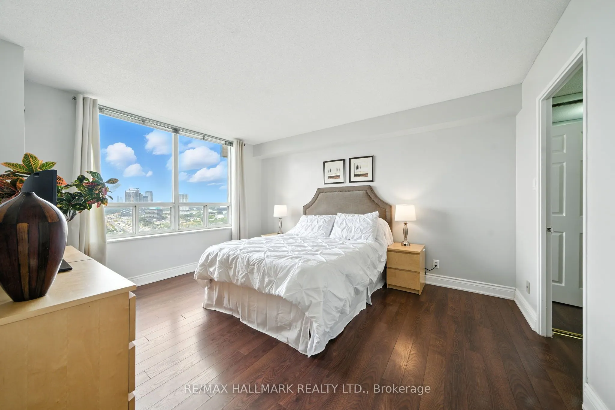 215 Wynford Drive, #2002