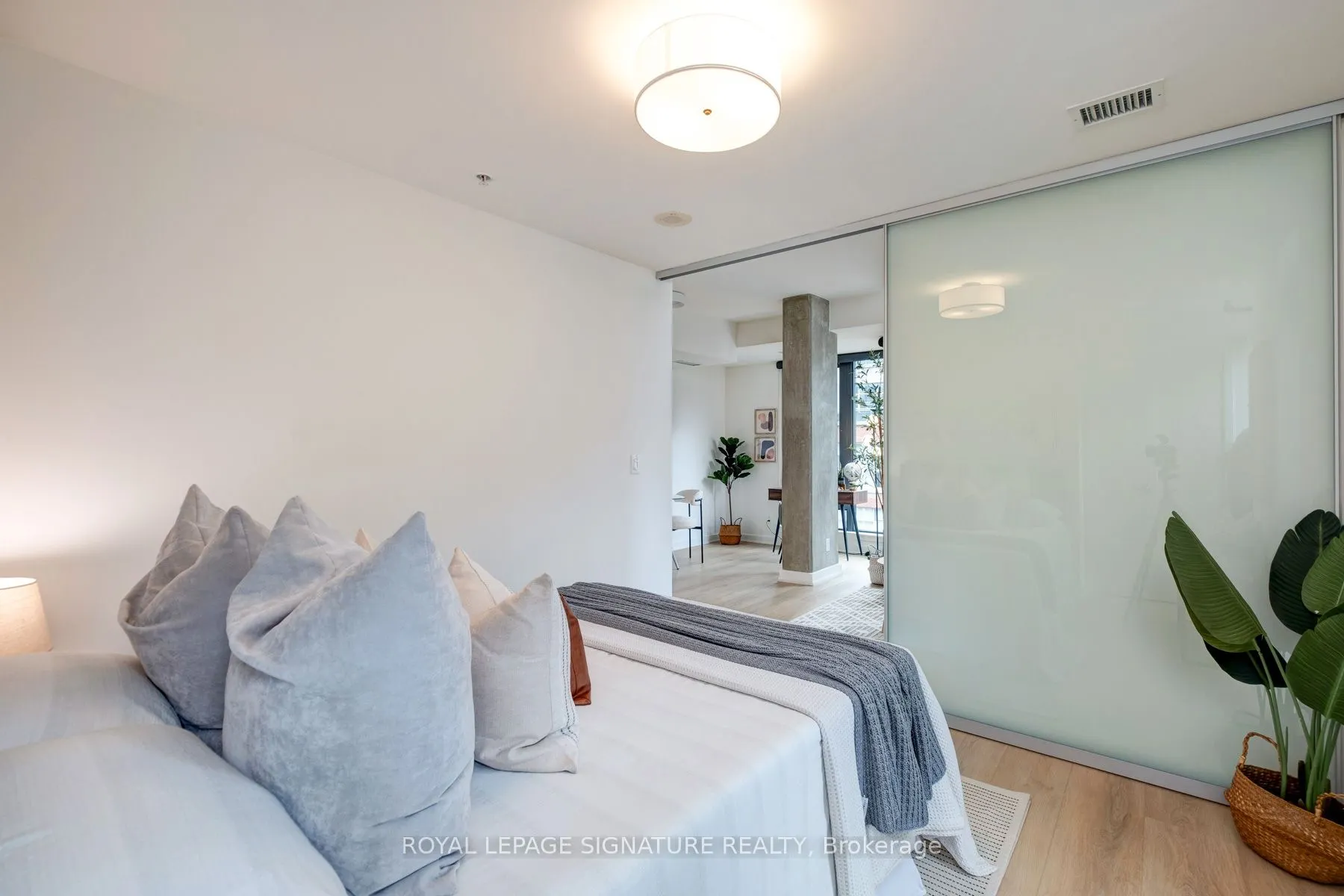 32 Camden Street, #704