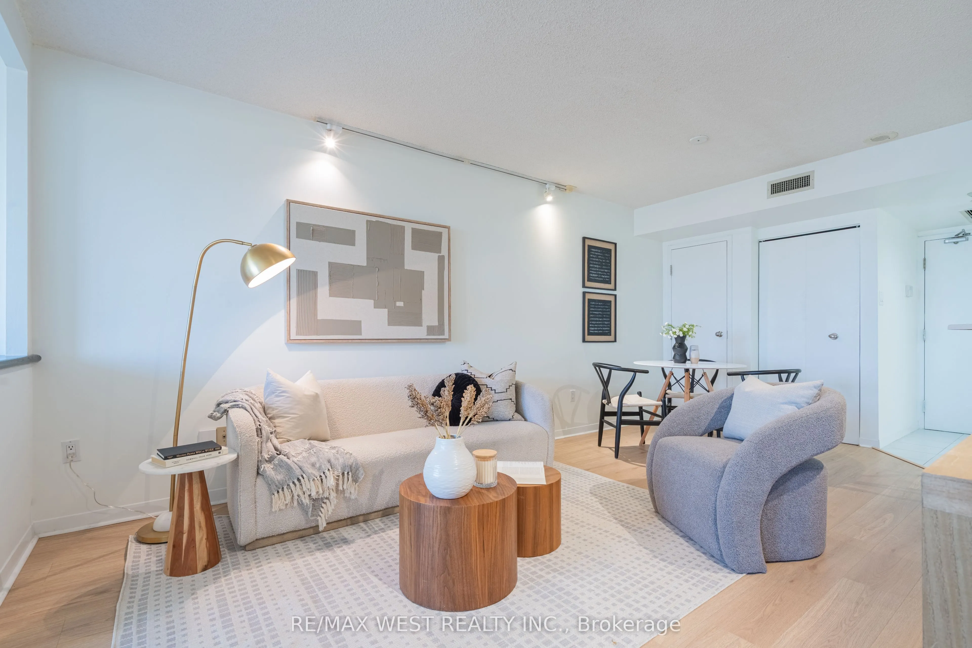 1001 Bay Street, #2002