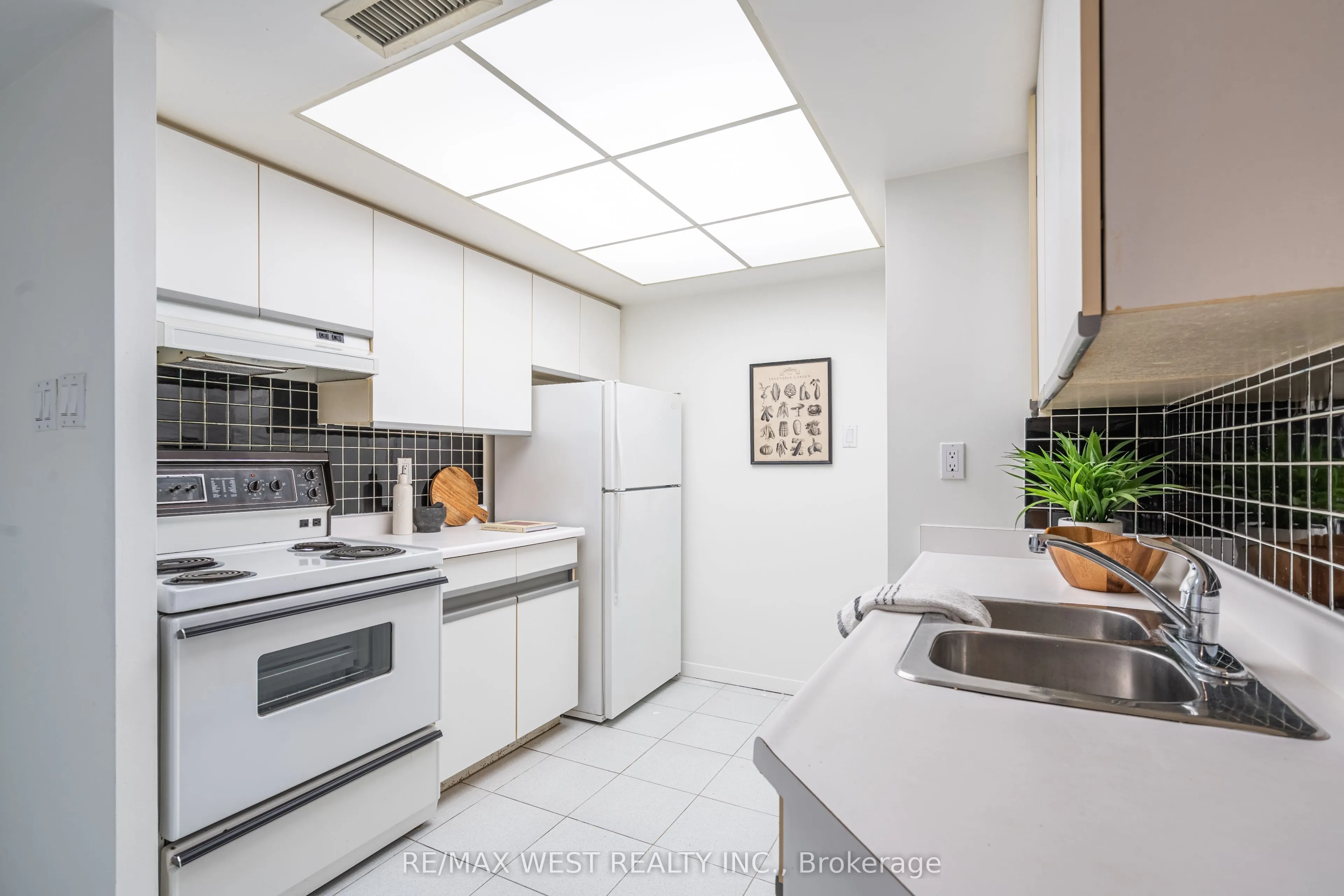 1001 Bay Street, #2002