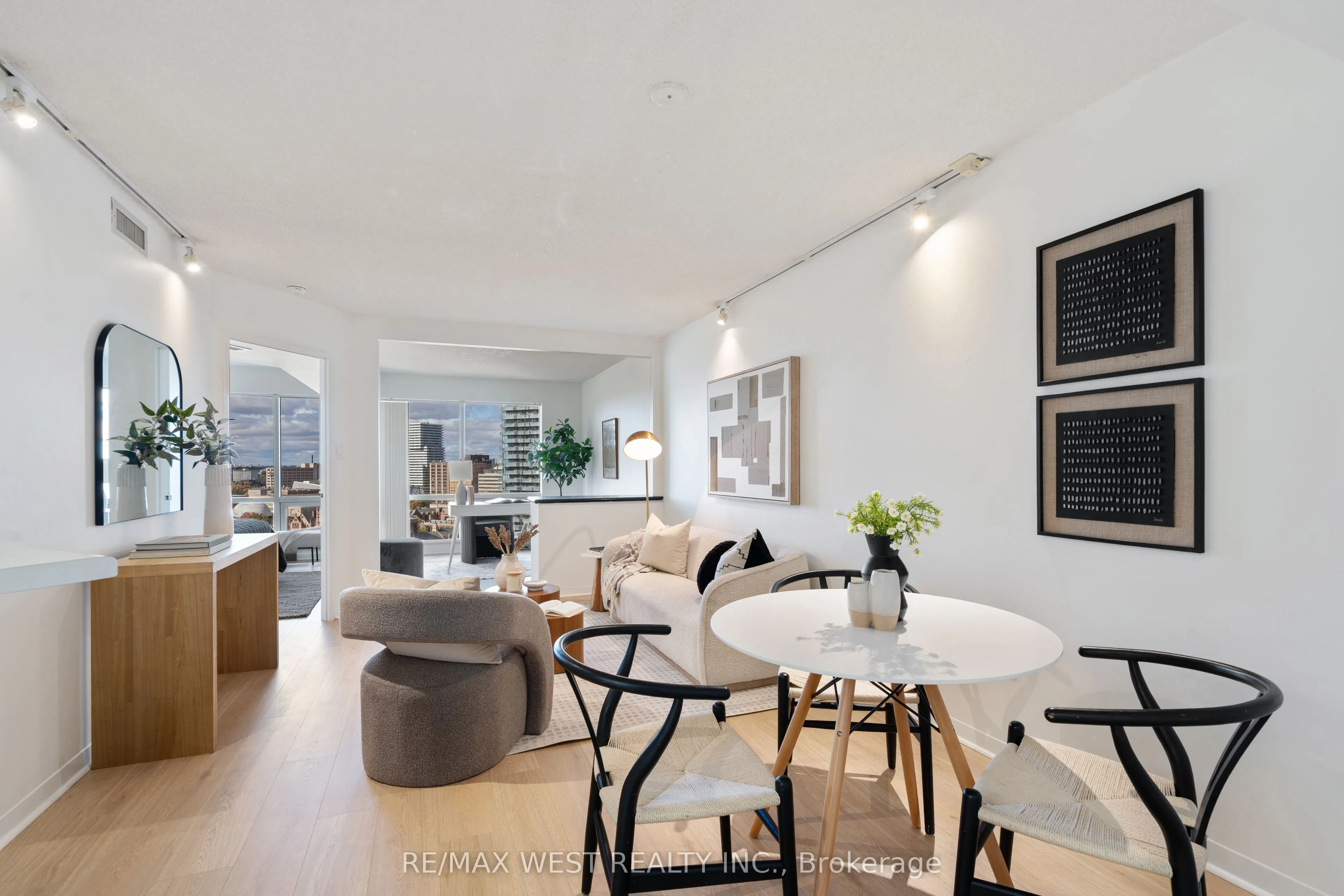 1001 Bay Street, #2002