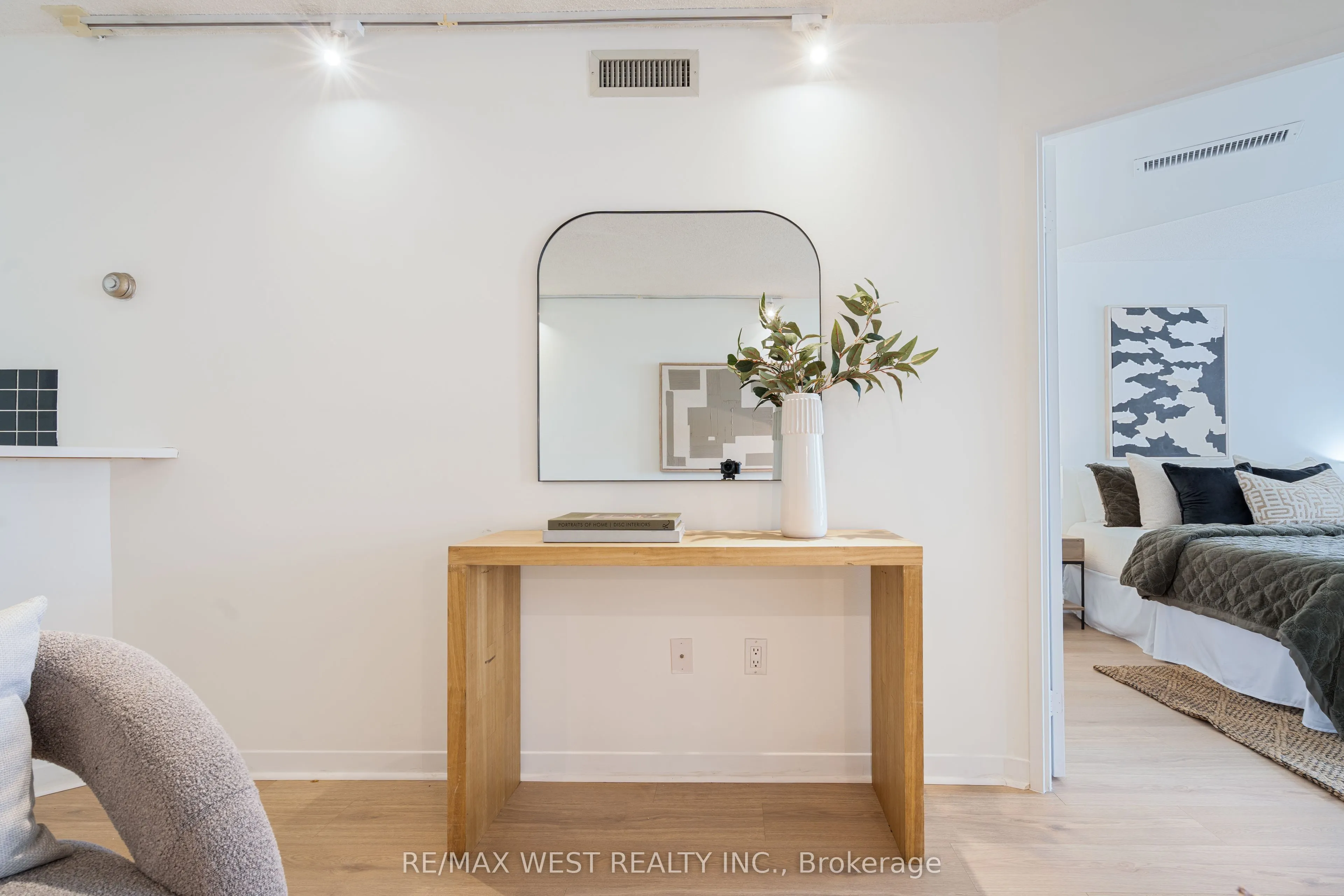 1001 Bay Street, #2002