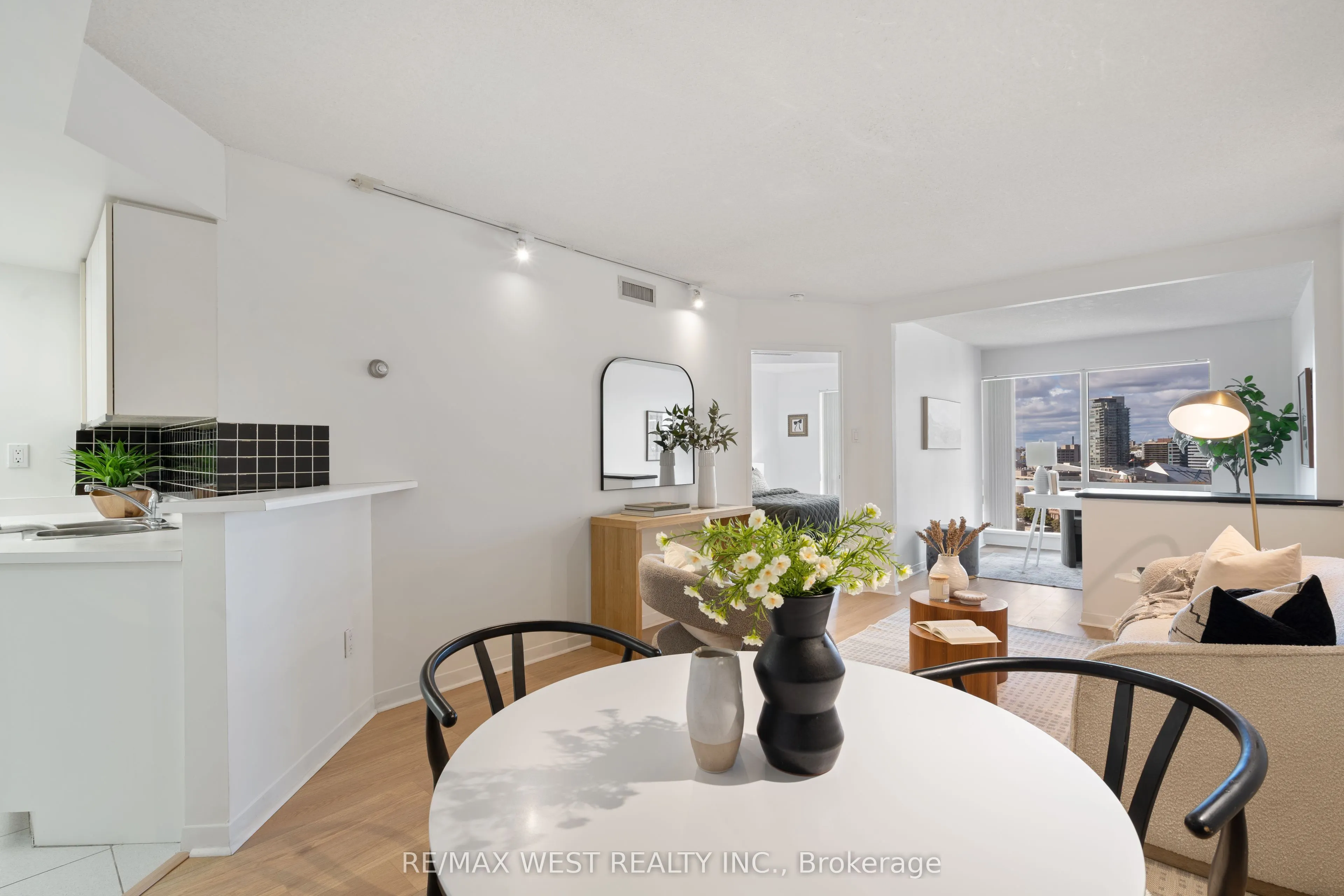 1001 Bay Street, #2002