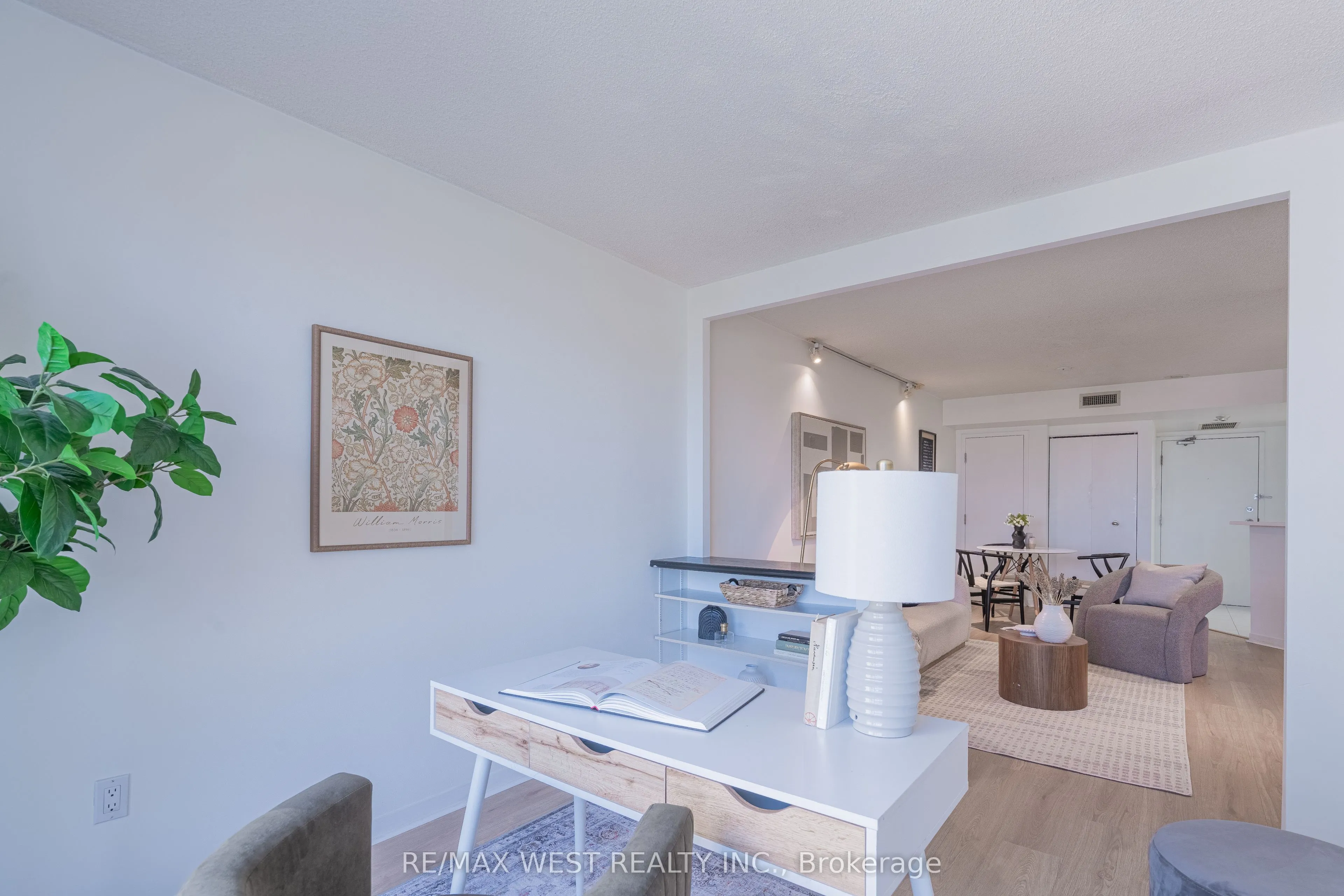 1001 Bay Street, #2002