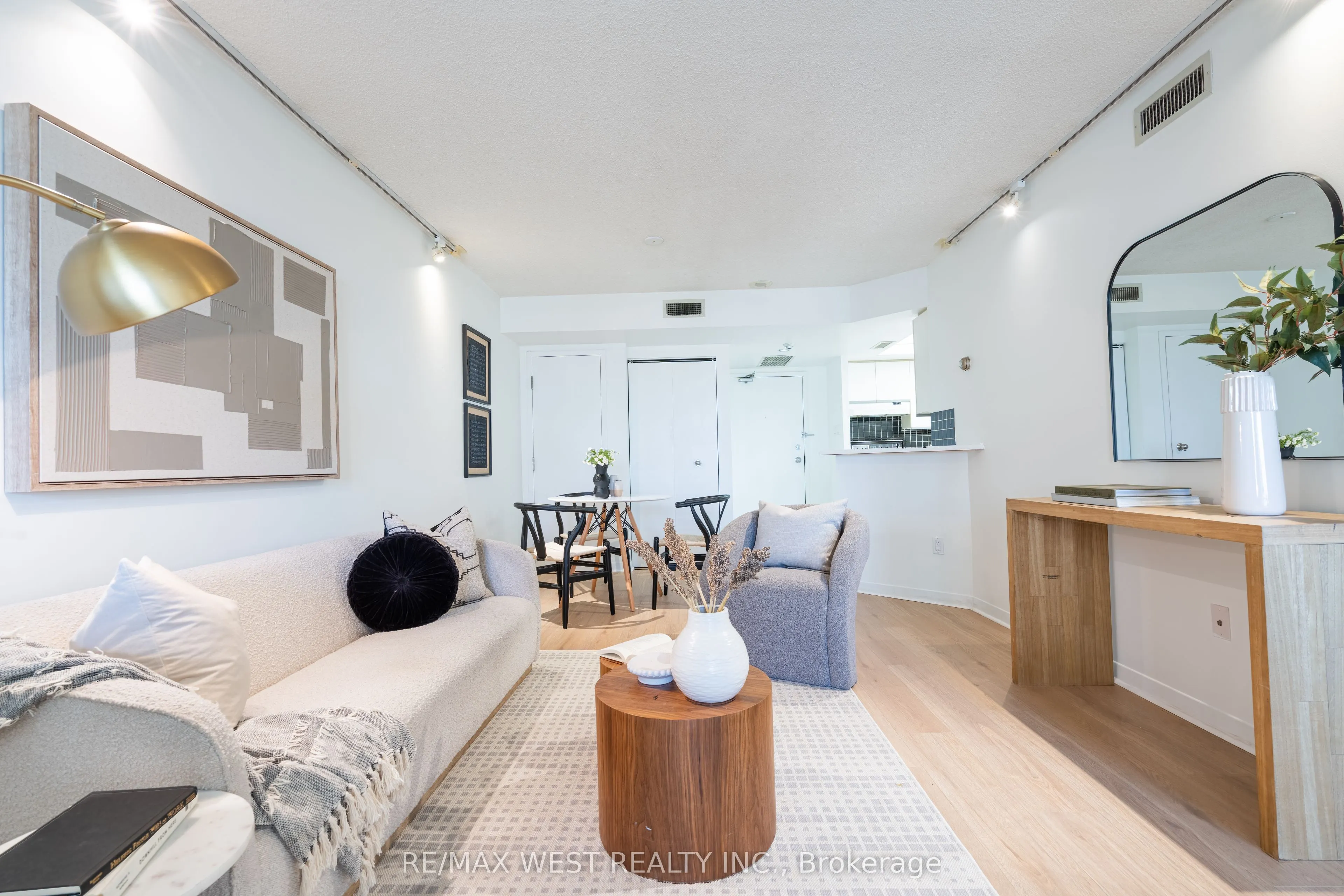 1001 Bay Street, #2002