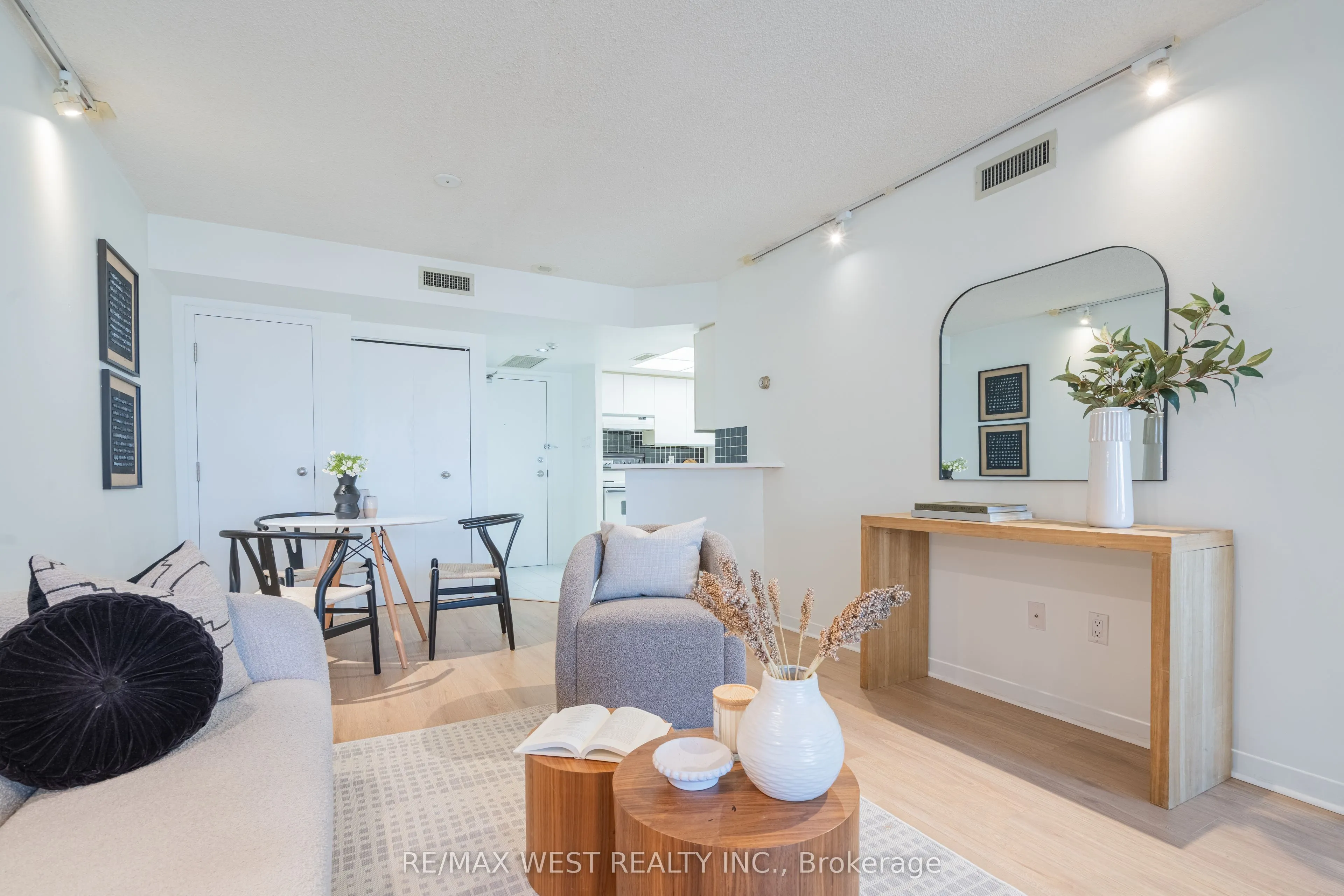 1001 Bay Street, #2002