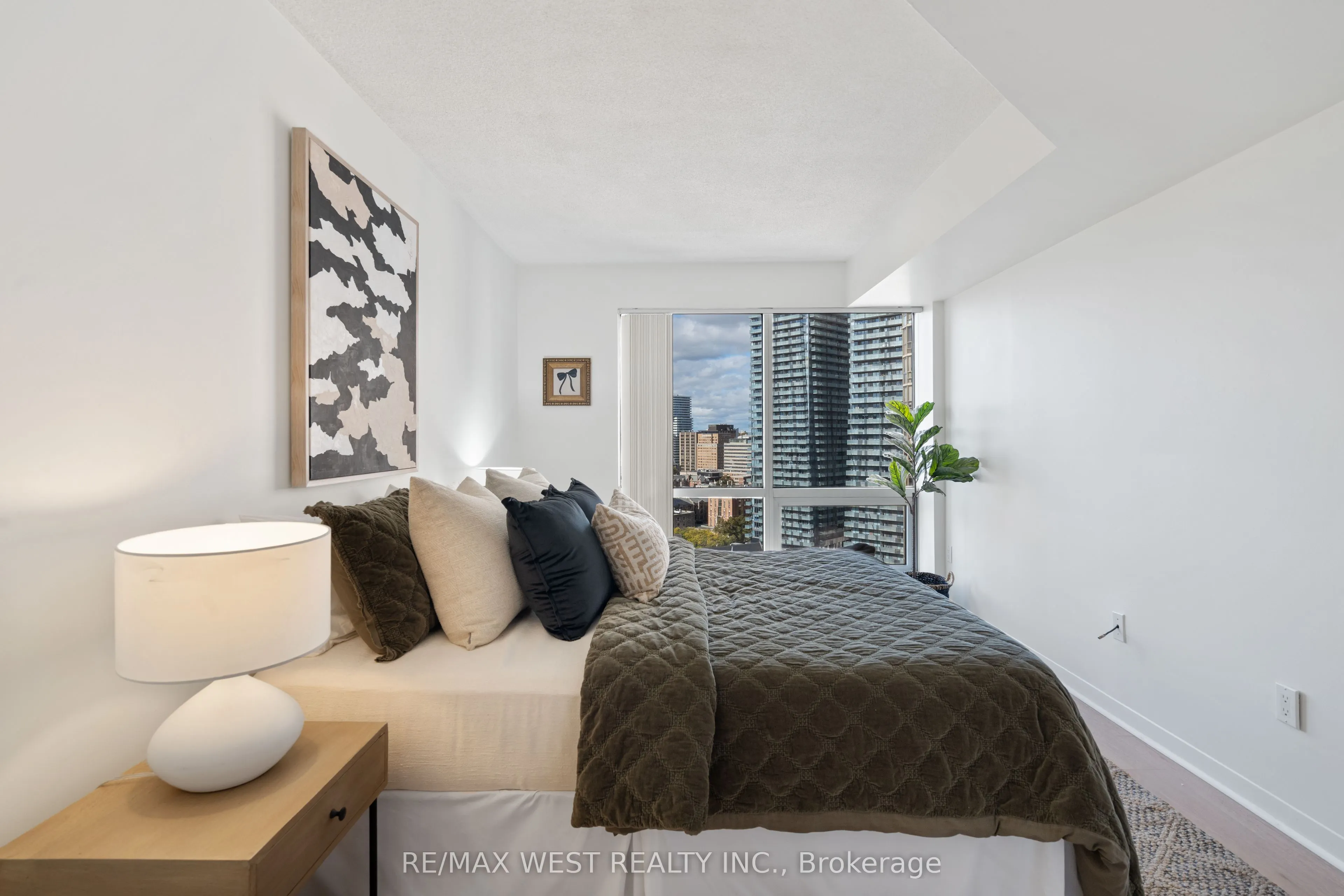 1001 Bay Street, #2002