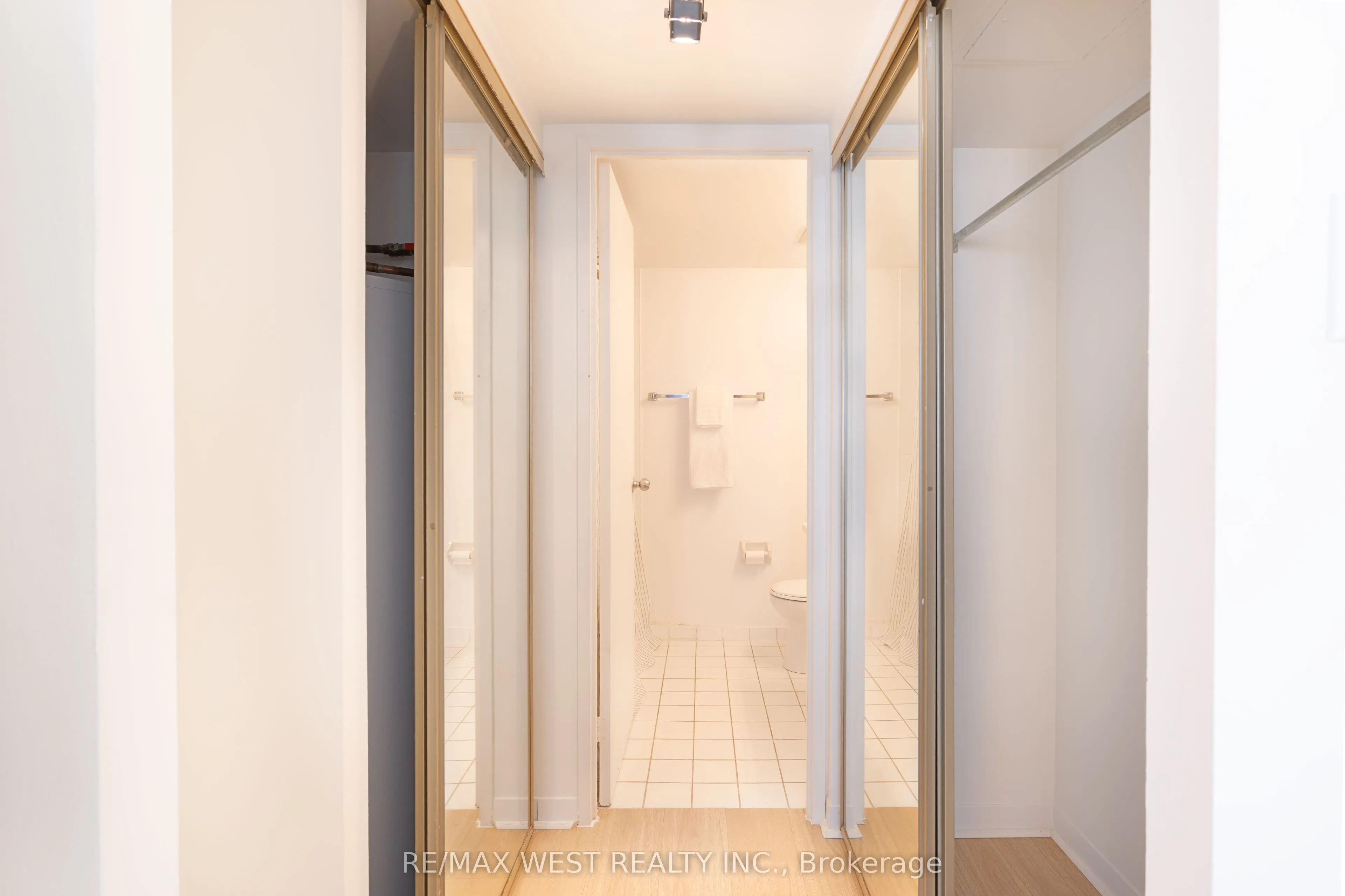 1001 Bay Street, #2002