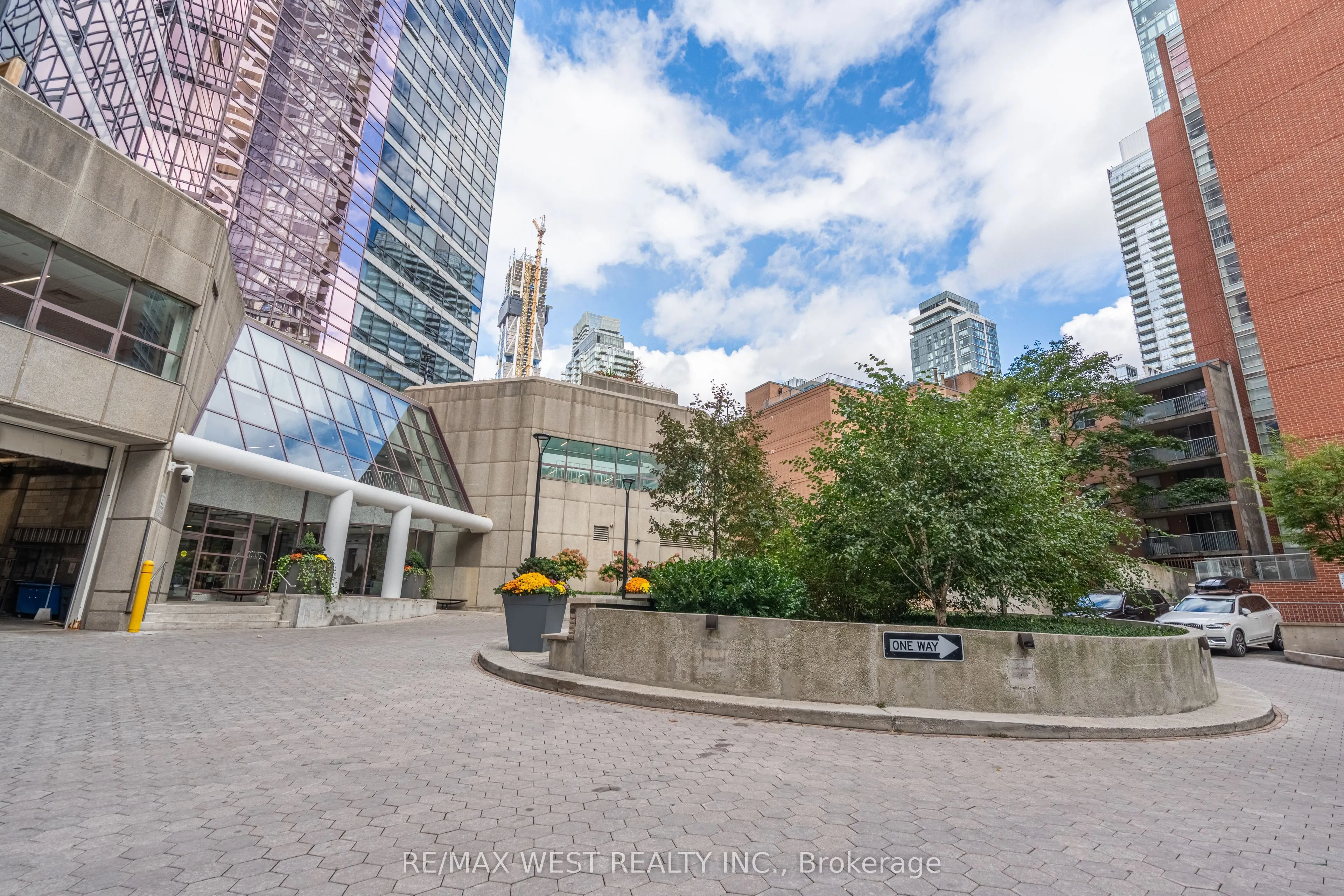 1001 Bay Street, #2002