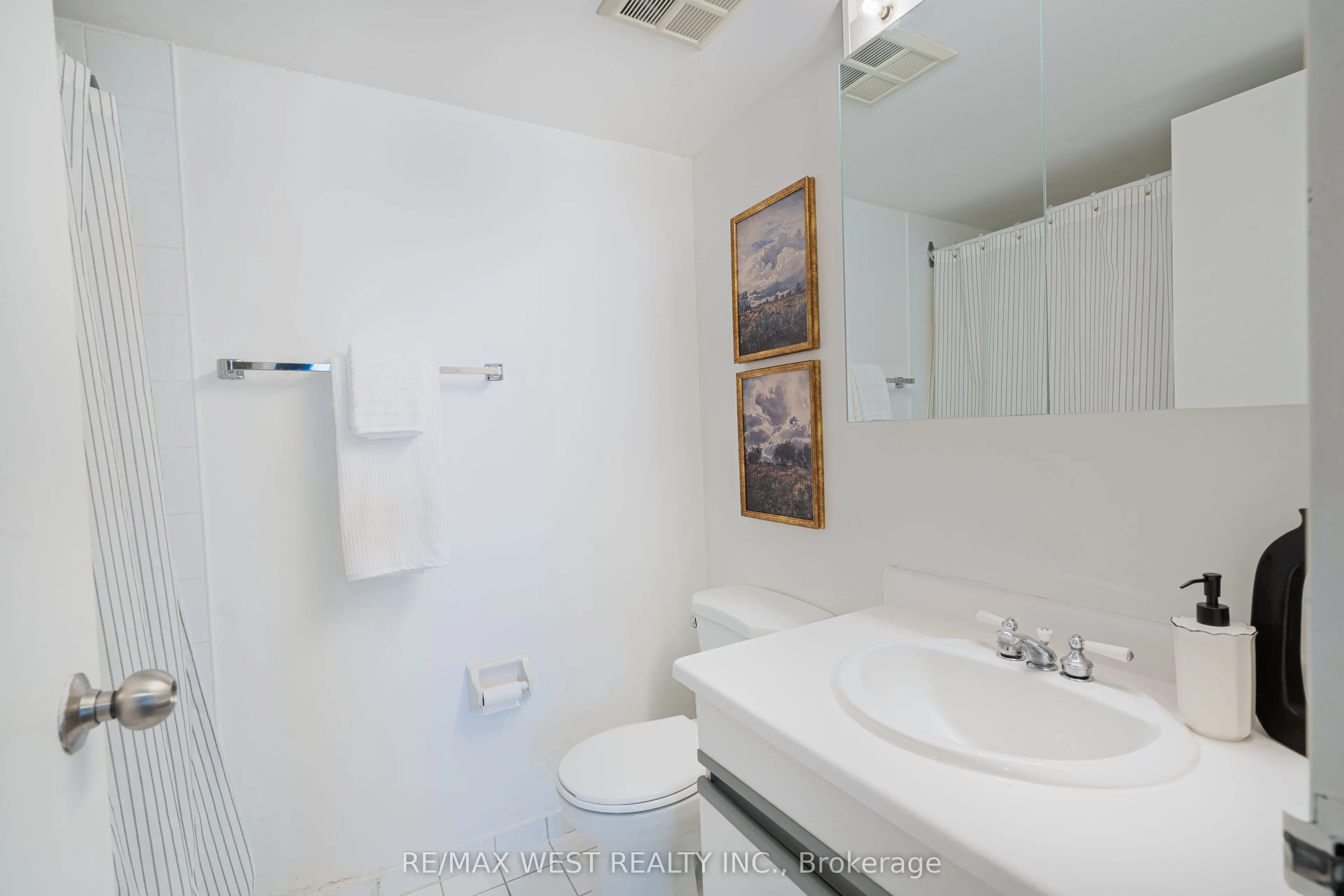 1001 Bay Street, #2002