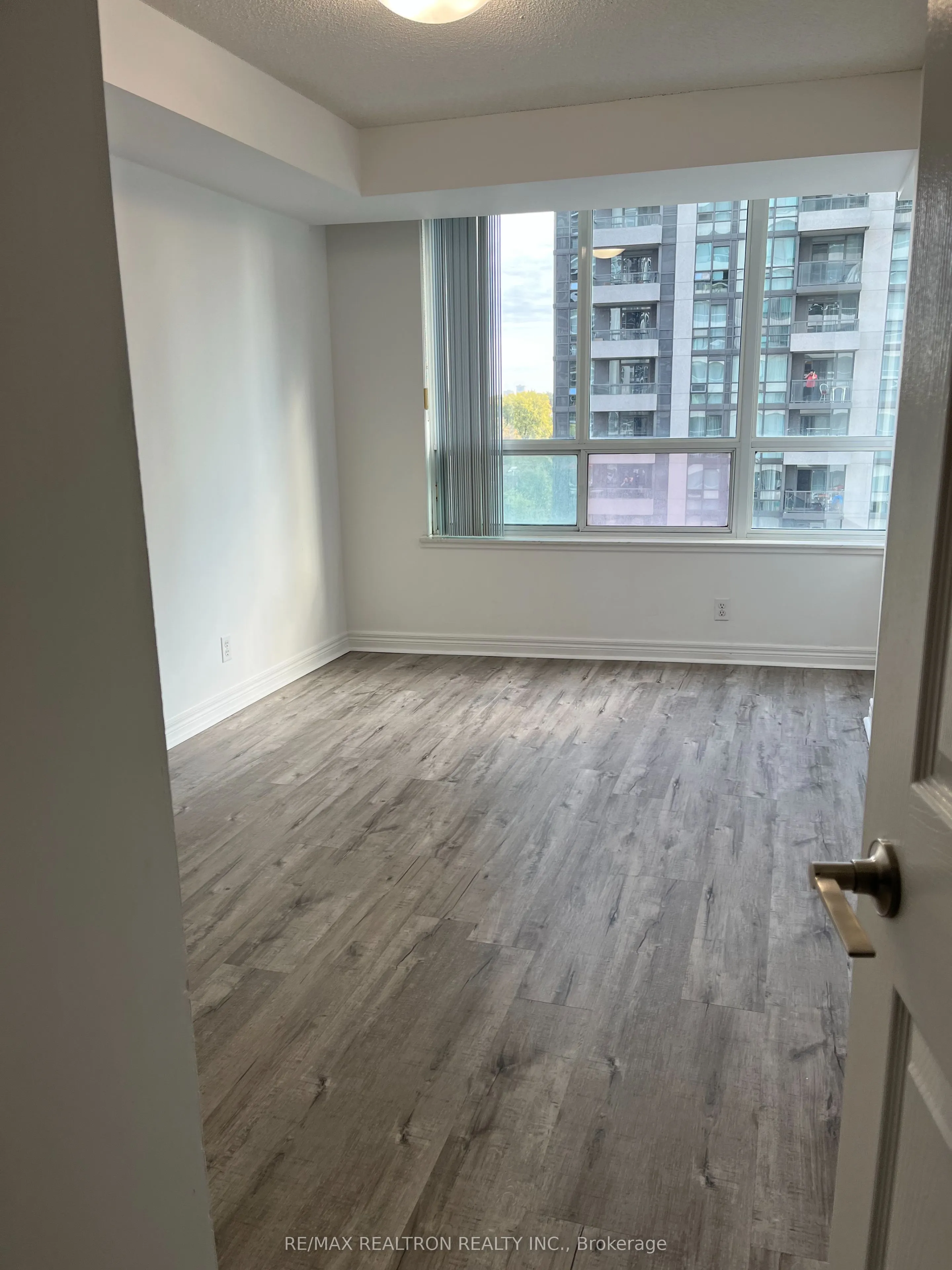 23 Hollywood Avenue, #806