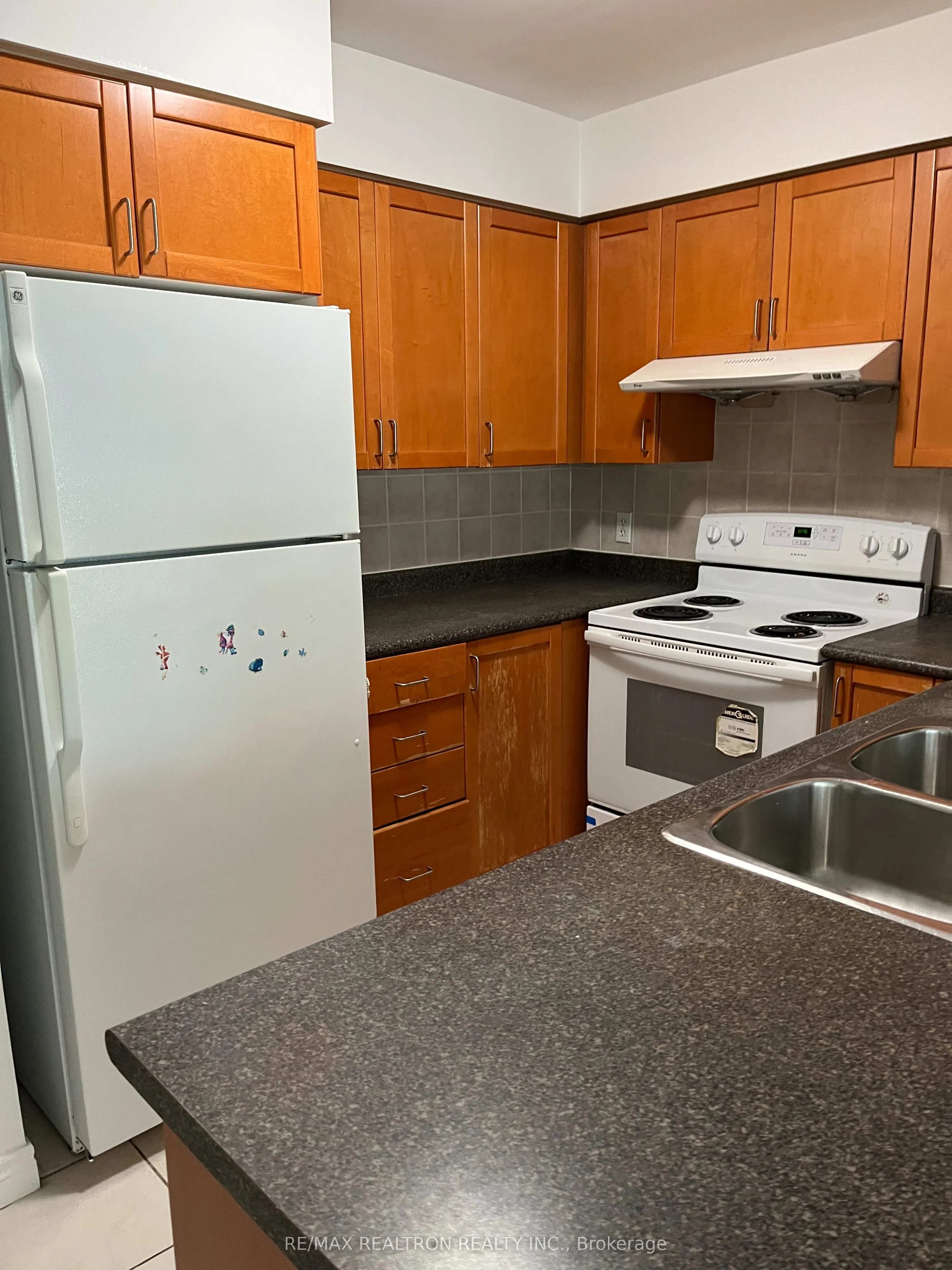 23 Hollywood Avenue, #806