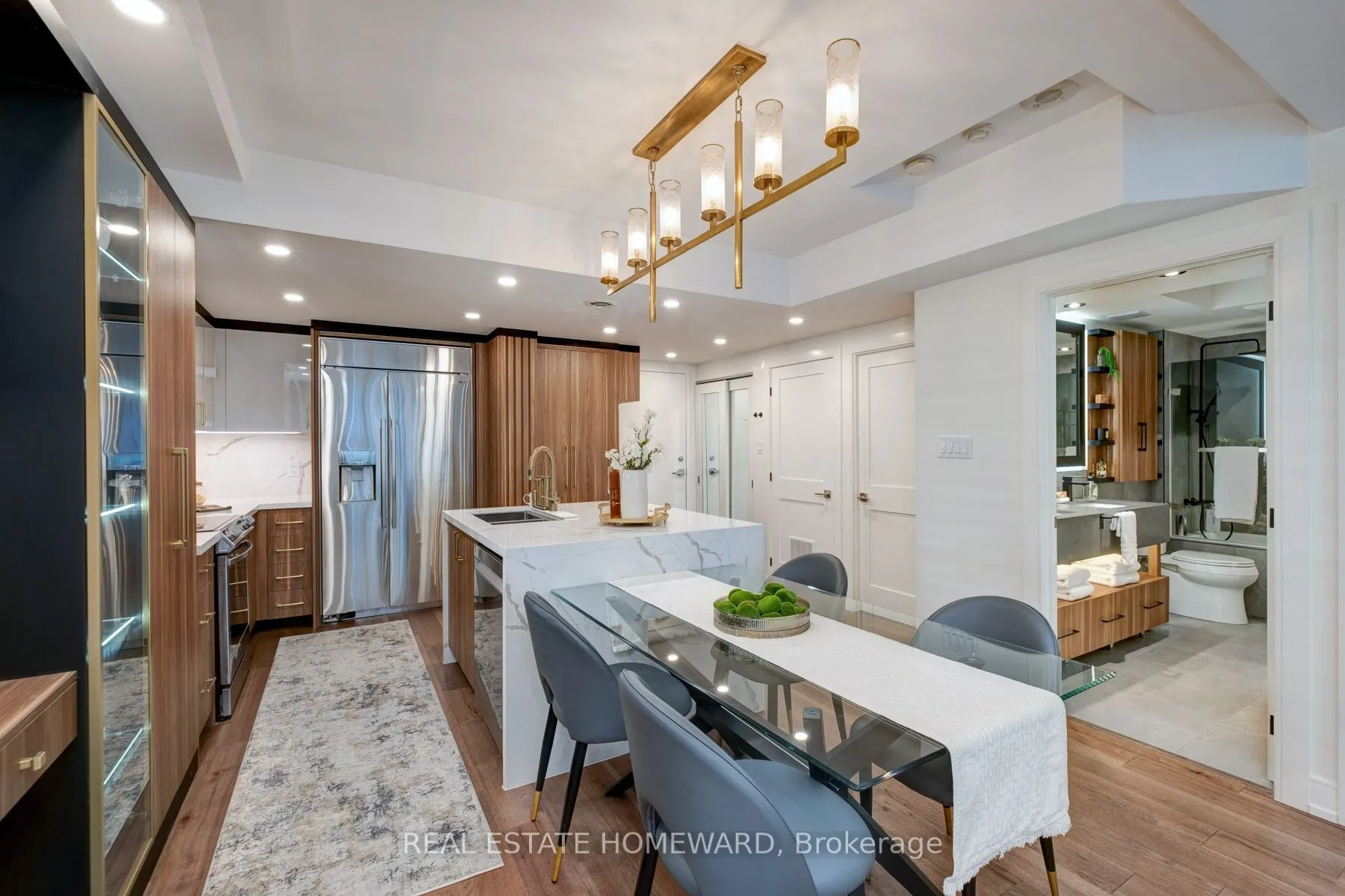 263 Wellington Street W, #602