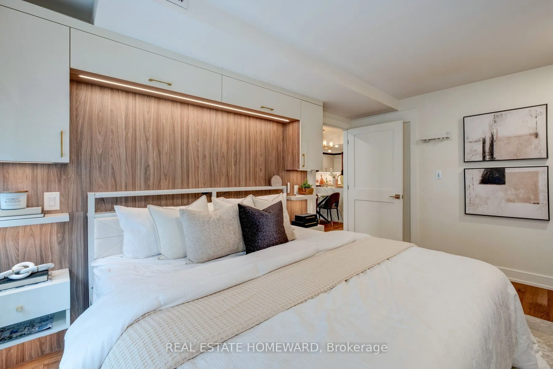 263 Wellington Street W, #602