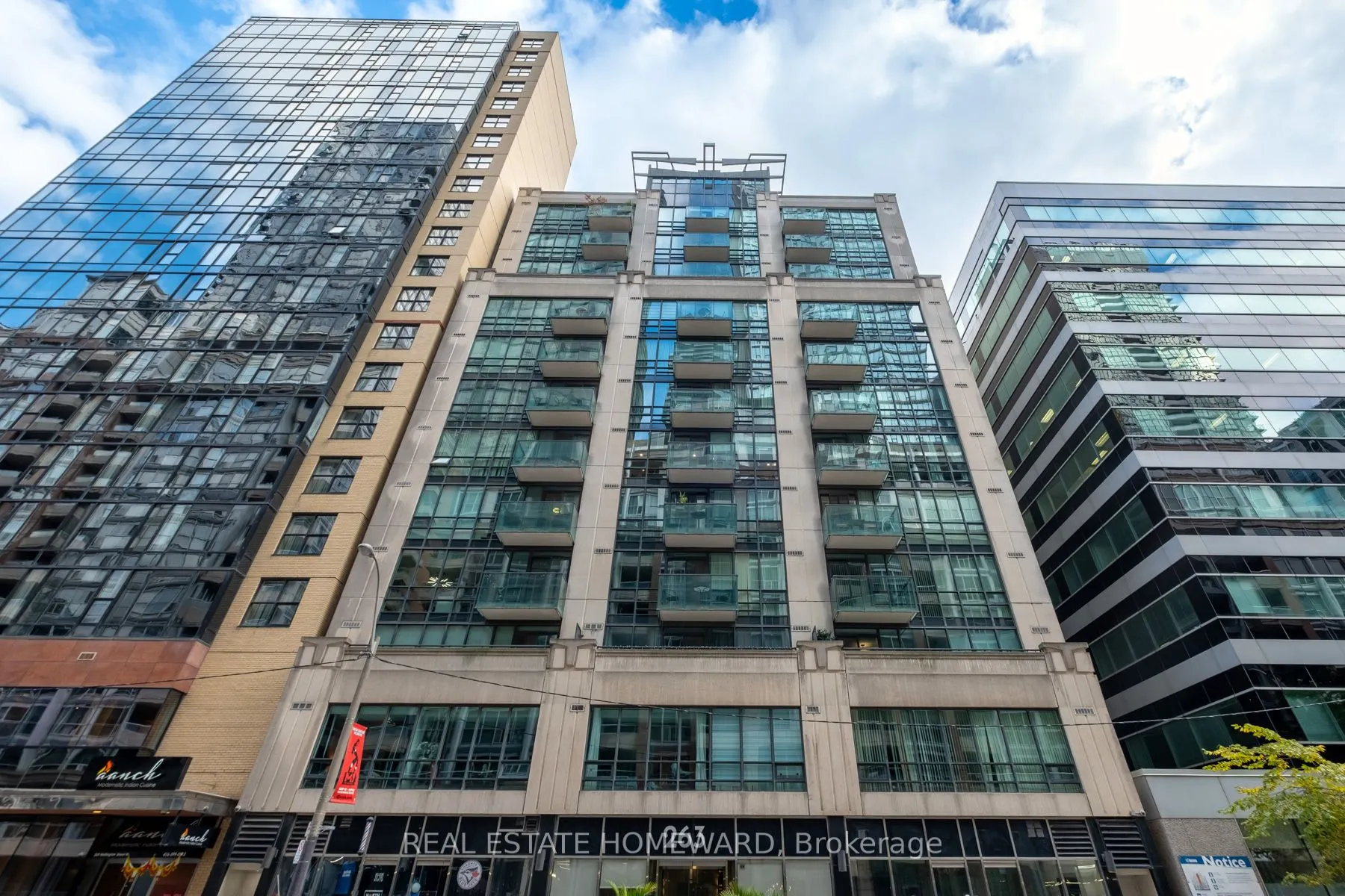263 Wellington Street W, #602