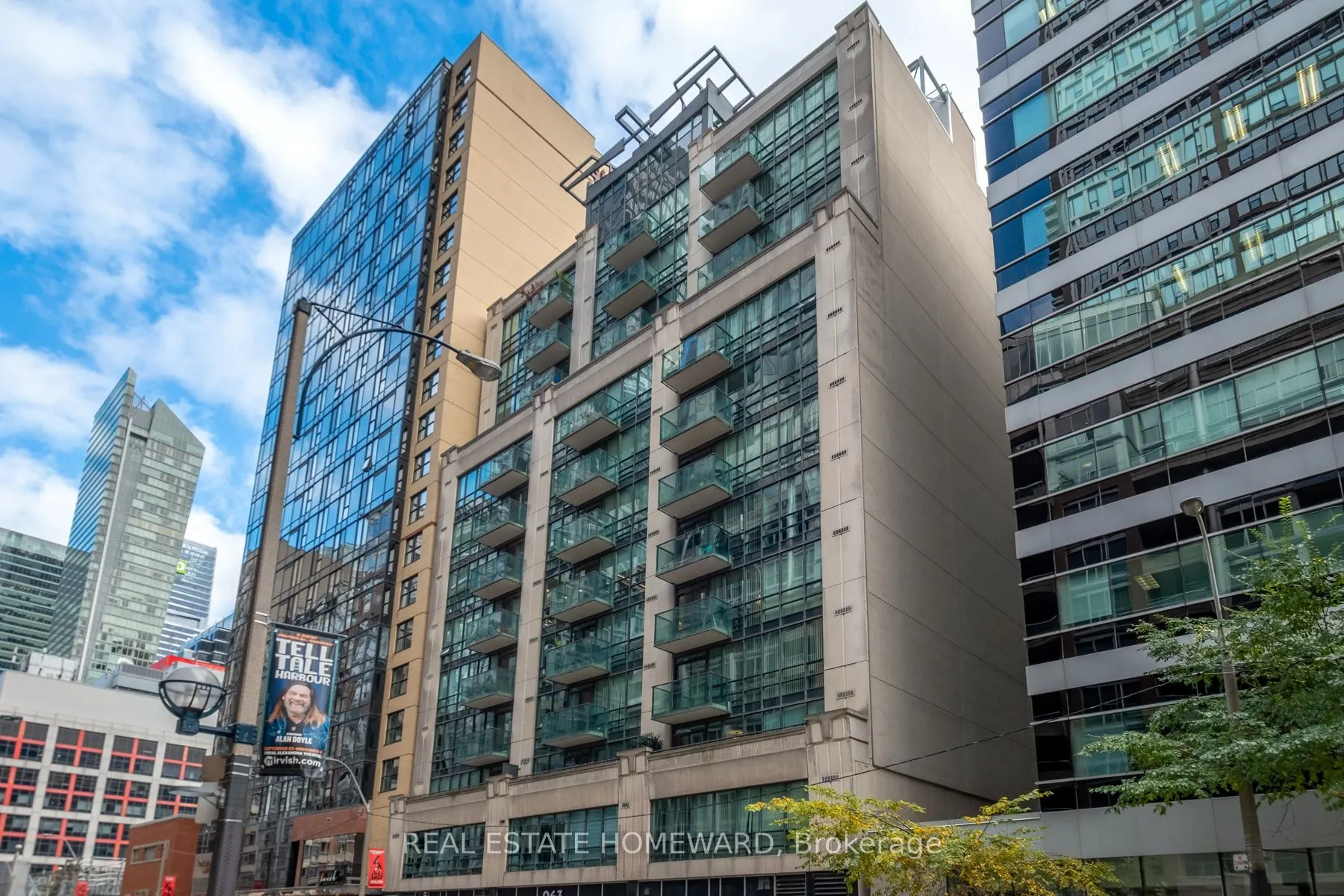 263 Wellington Street W, #602