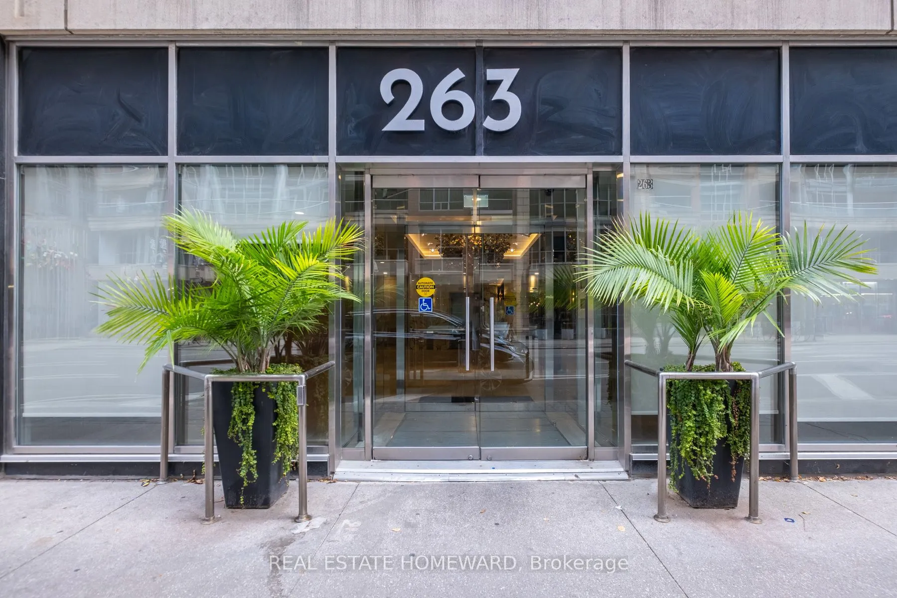 263 Wellington Street W, #602