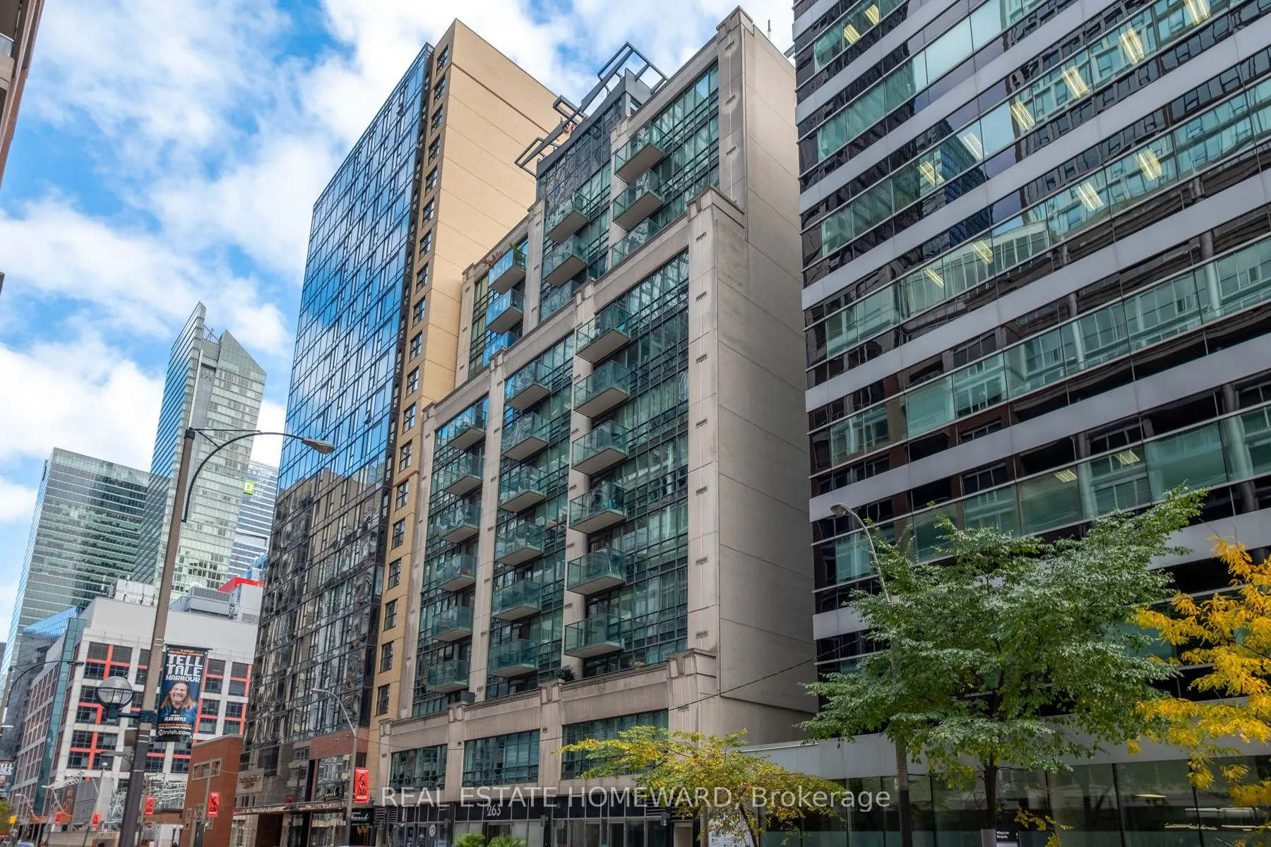263 Wellington Street W, #602