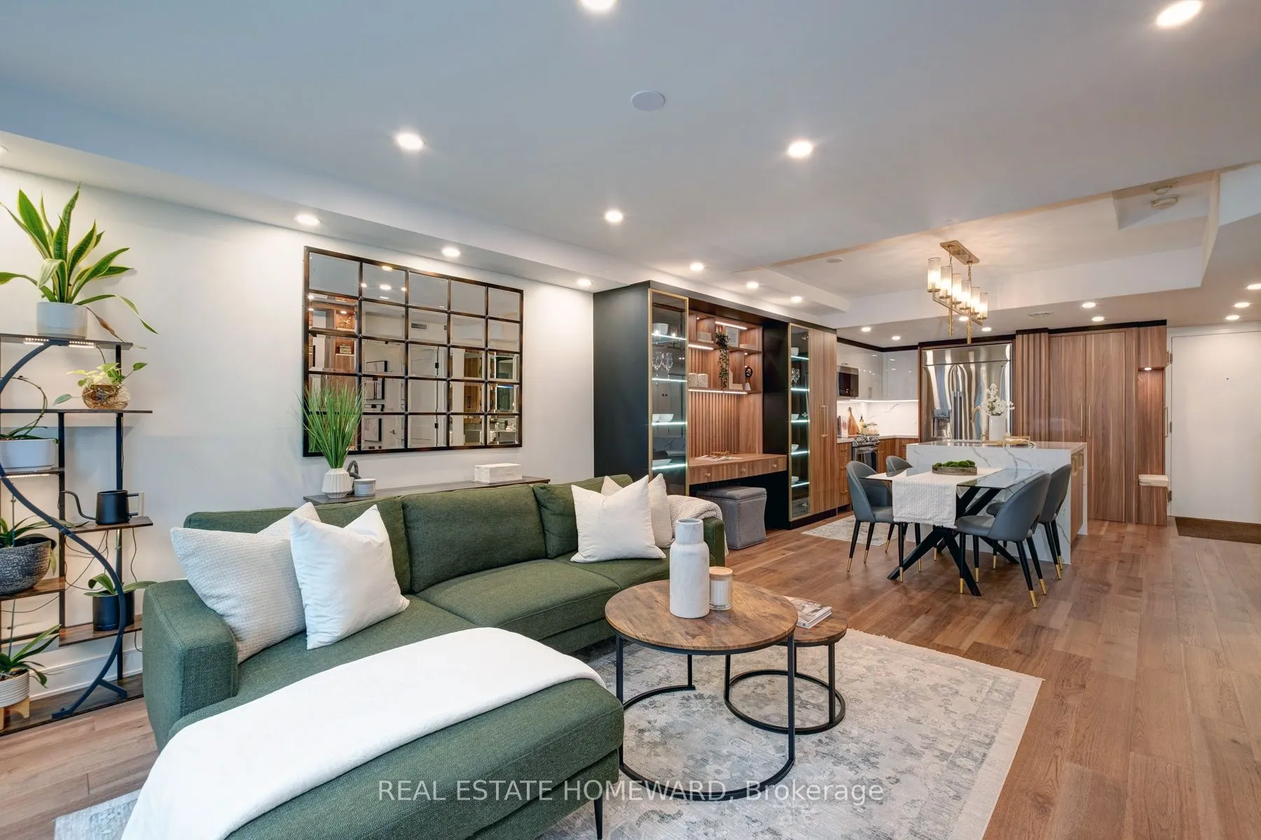 263 Wellington Street W, #602