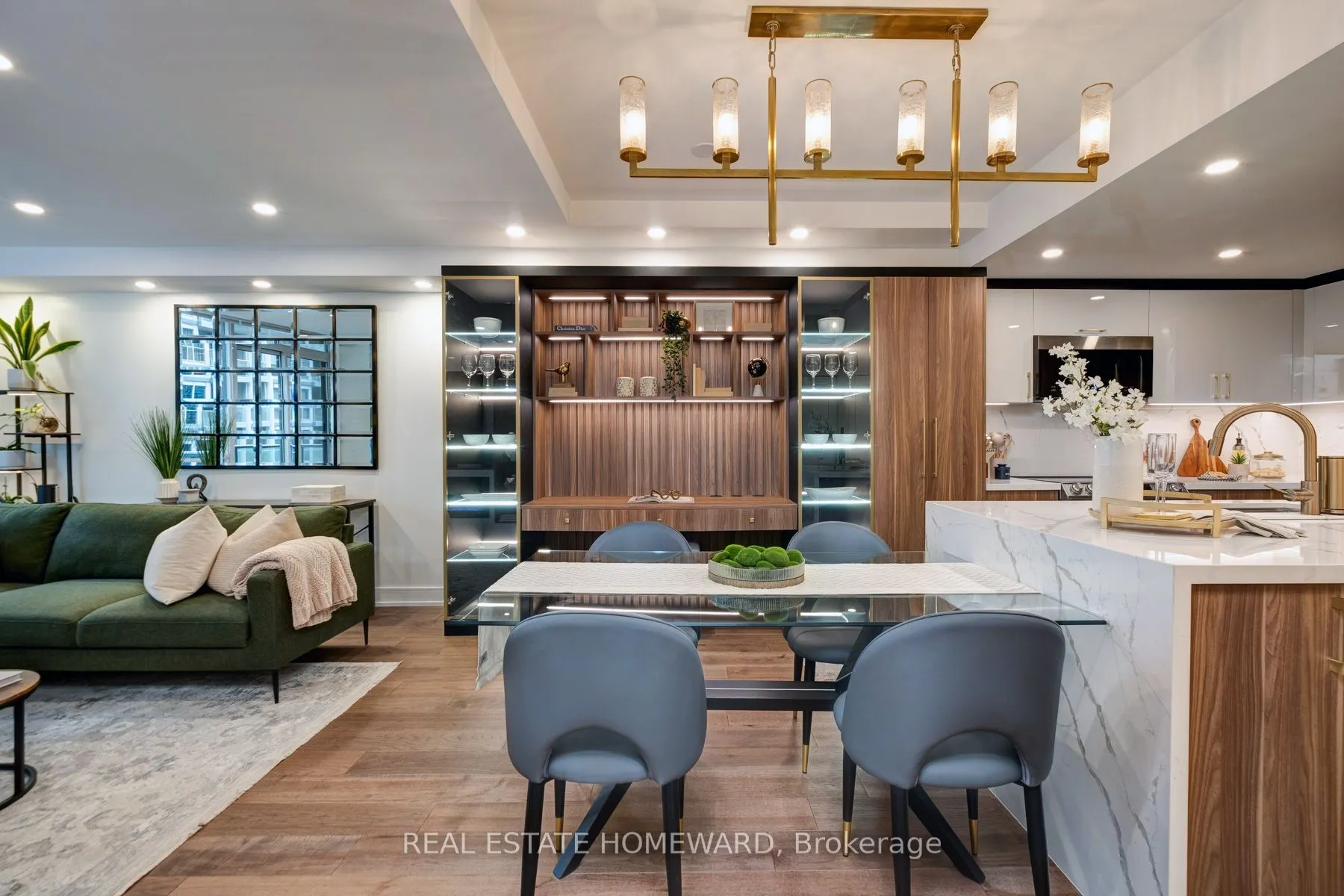 263 Wellington Street W, #602