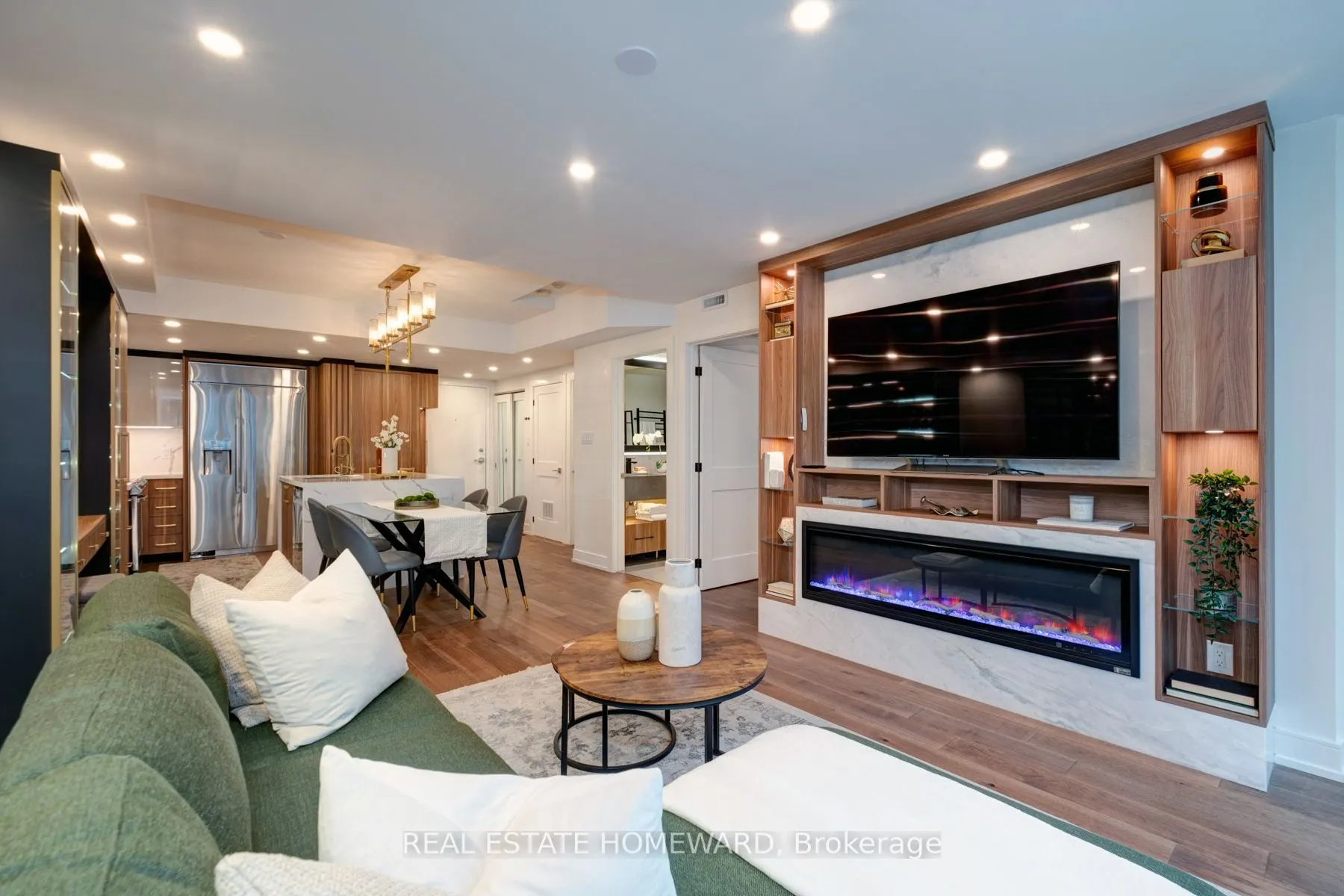 263 Wellington Street W, #602